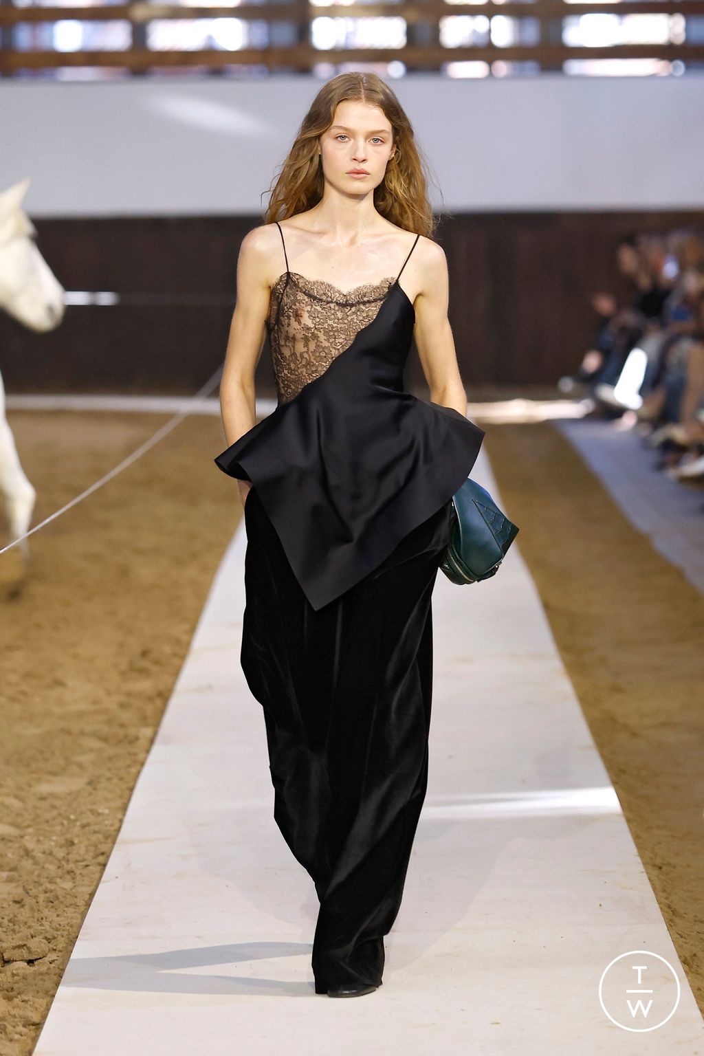 Fashion Week Paris Fall/Winter 2026 look 36 de la collection Stella McCartney womenswear