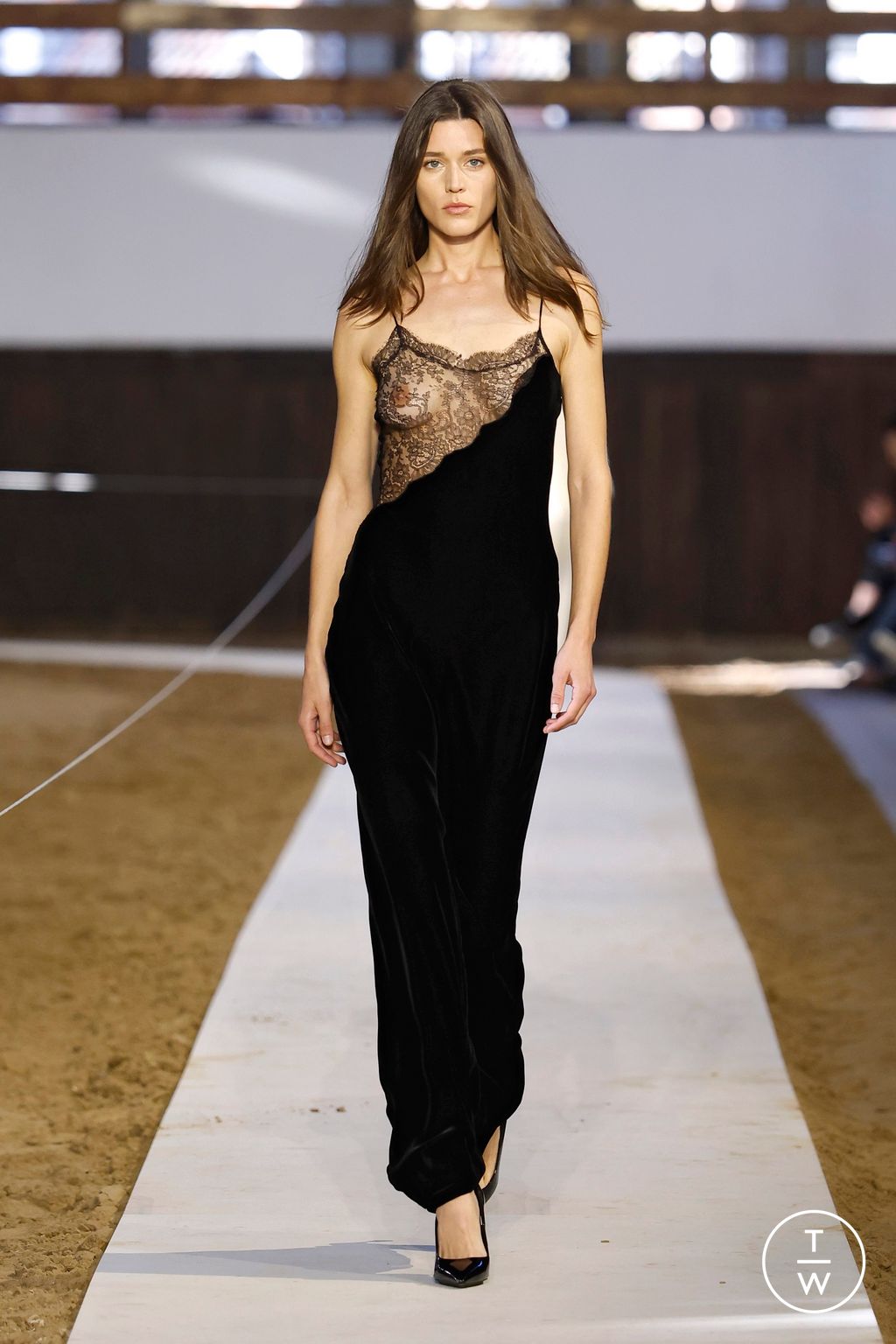 Fashion Week Paris Fall/Winter 2026 look 38 from the Stella McCartney collection 女装