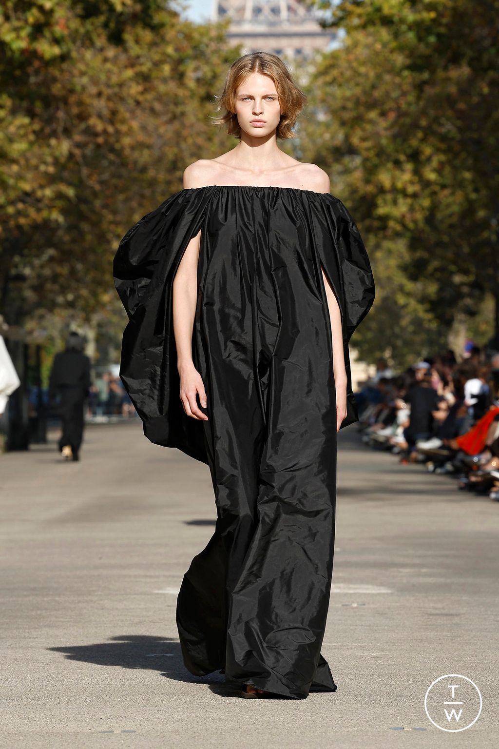 Fashion Week Paris Spring/Summer 2024 look 7 from the Stella McCartney collection 女装