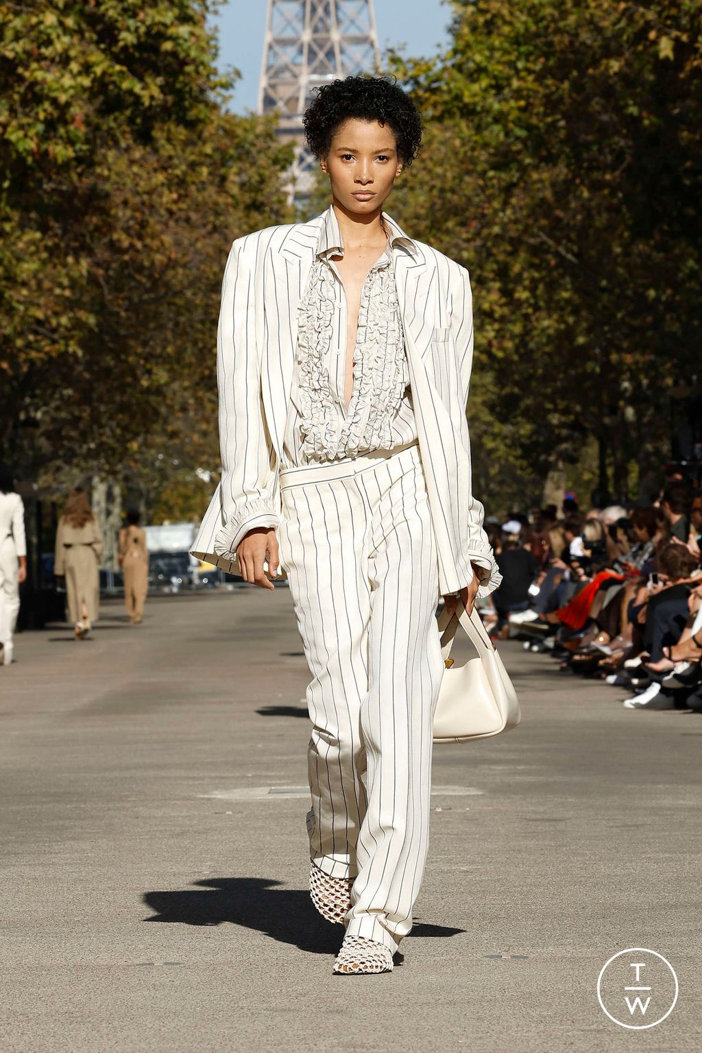 Fashion Week Paris Spring/Summer 2024 look 33 from the Stella McCartney collection 女装
