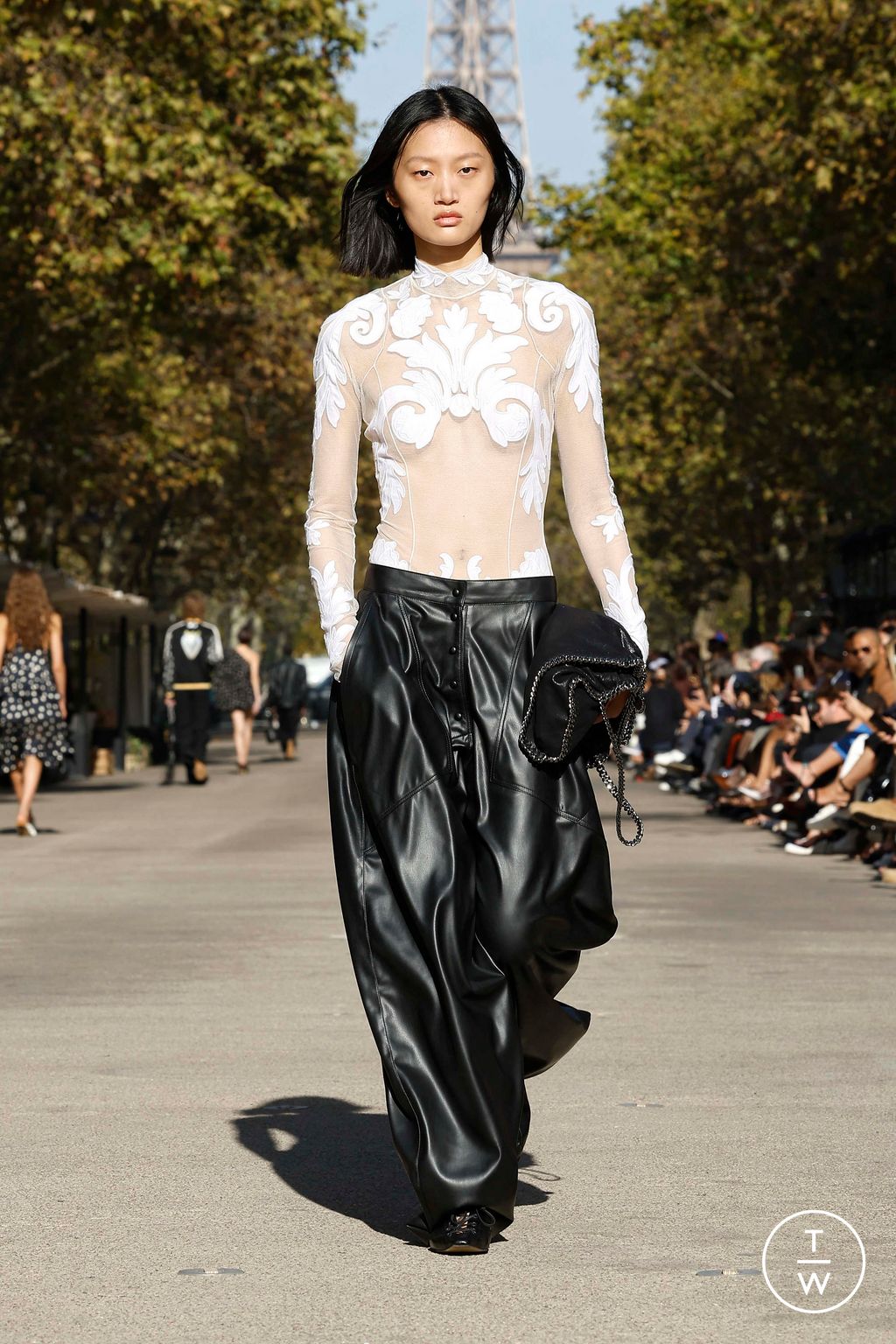Fashion Week Paris Spring/Summer 2024 look 42 from the Stella McCartney collection 女装