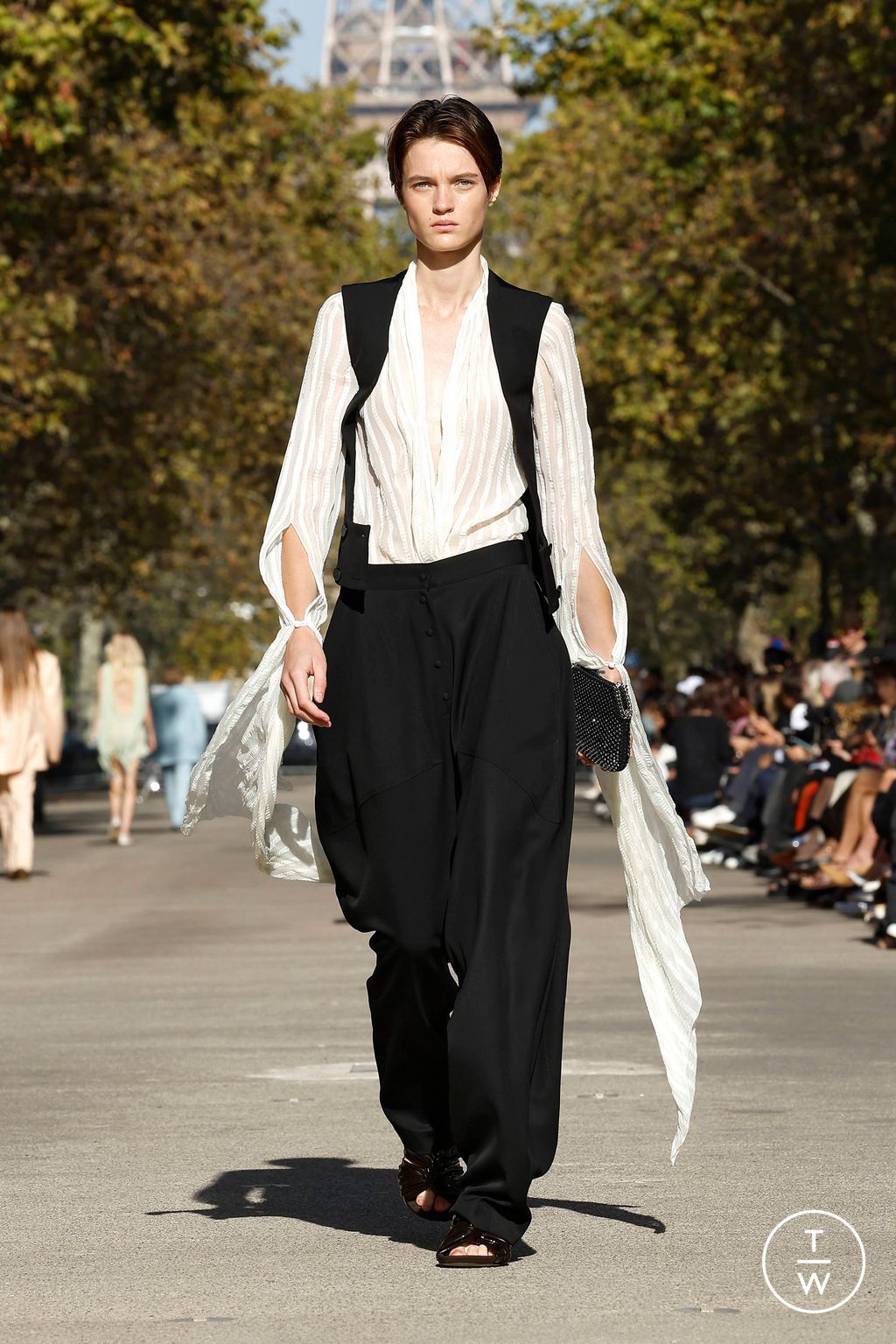 Fashion Week Paris Spring/Summer 2024 look 48 from the Stella McCartney collection 女装