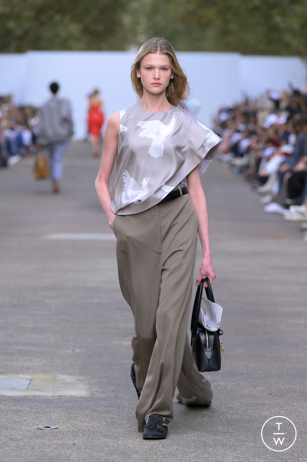 Fashion Week Paris Spring-Summer 2025 look 11 from the Stella McCartney collection womenswear