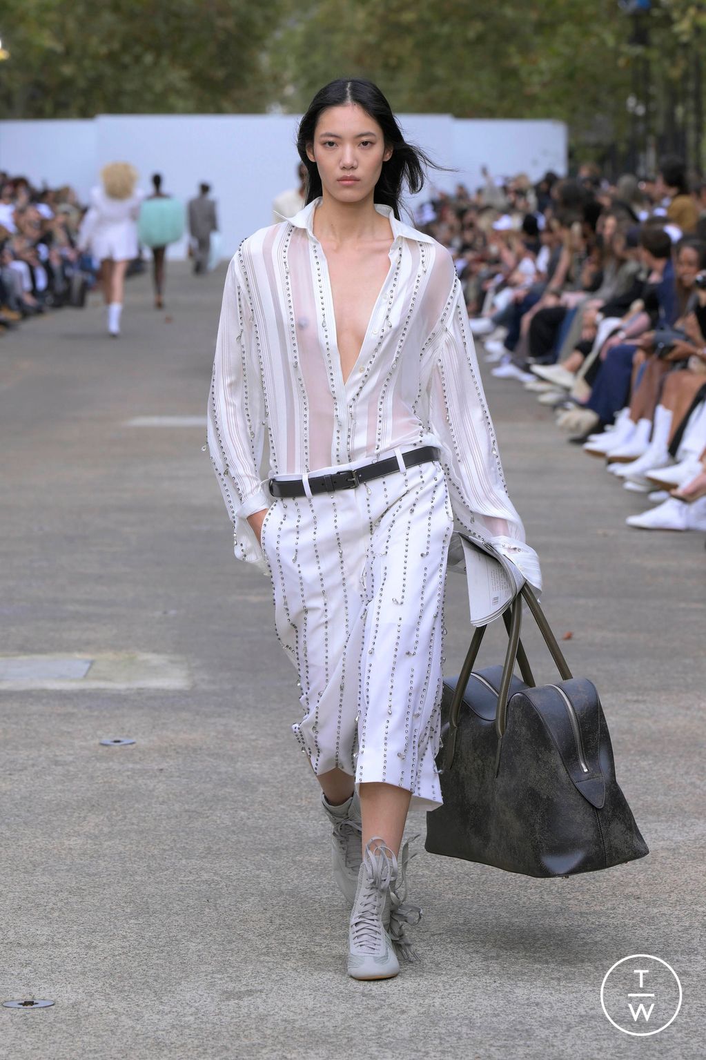 Fashion Week Paris Spring/Summer 2025 look 18 from the Stella McCartney collection womenswear
