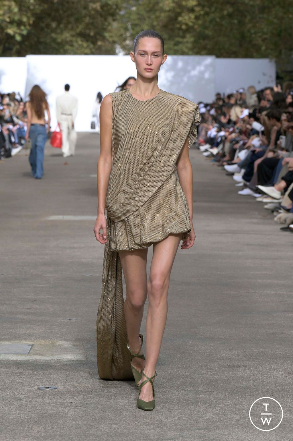 Fashion Week Paris Spring-Summer 2025 look 22 from the Stella McCartney collection womenswear