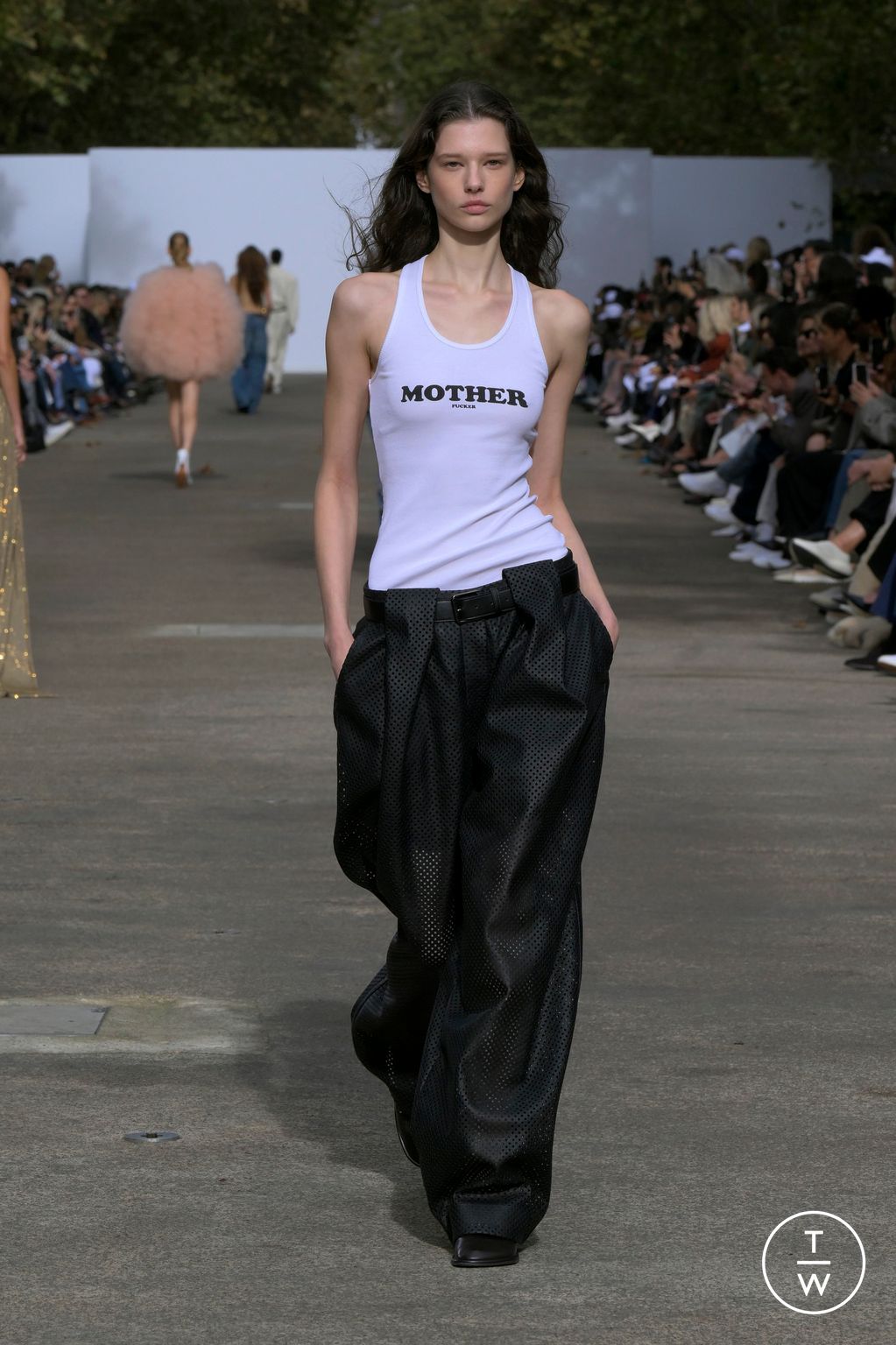 Fashion Week Paris Spring/Summer 2025 look 24 from the Stella McCartney collection womenswear