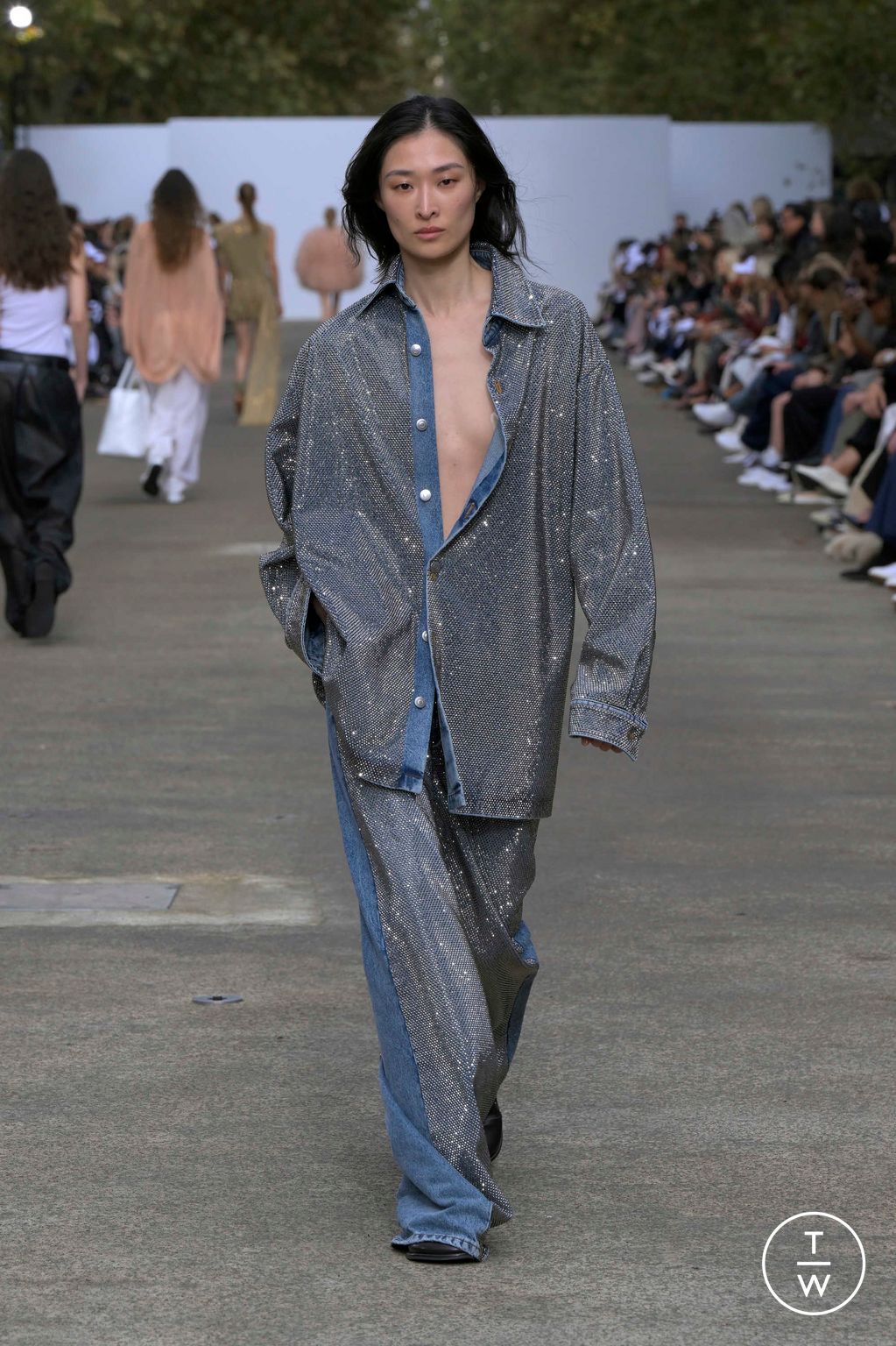 Fashion Week Paris Spring/Summer 2025 look 25 from the Stella McCartney collection womenswear