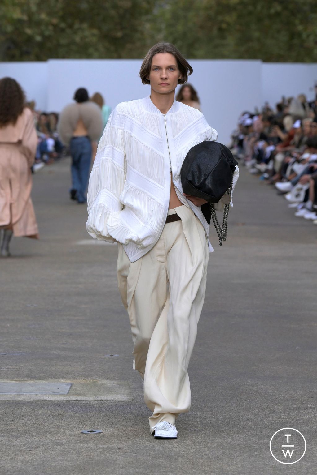 Fashion Week Paris Spring/Summer 2025 look 29 from the Stella McCartney collection womenswear