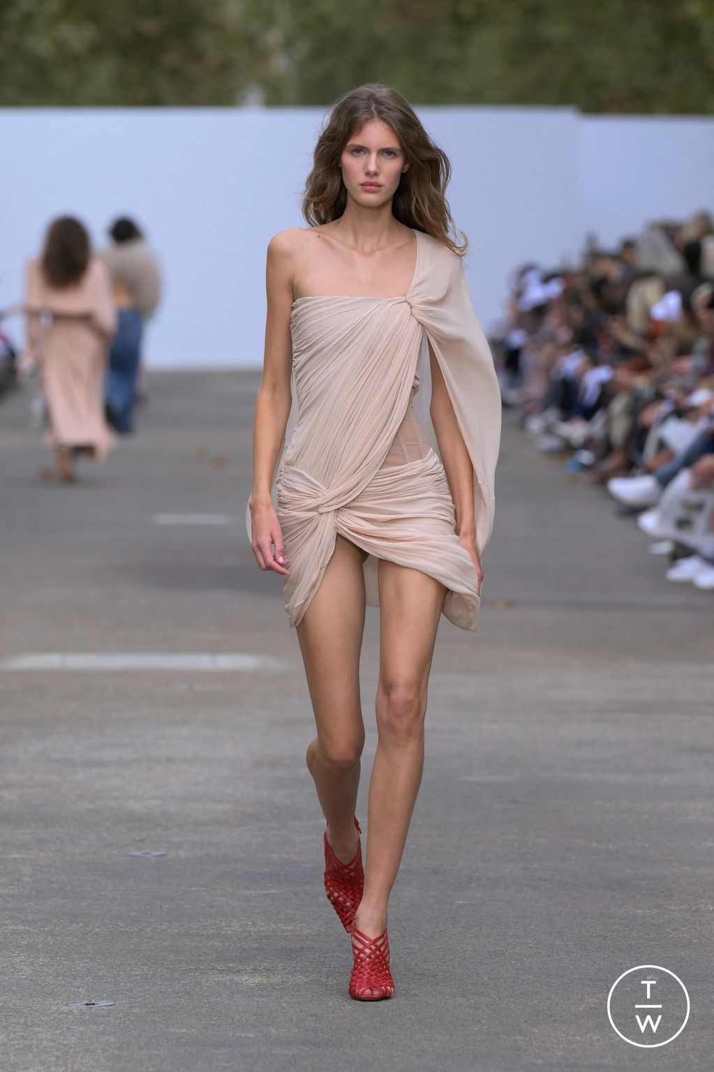 Fashion Week Paris Spring-Summer 2025 look 30 from the Stella McCartney collection womenswear