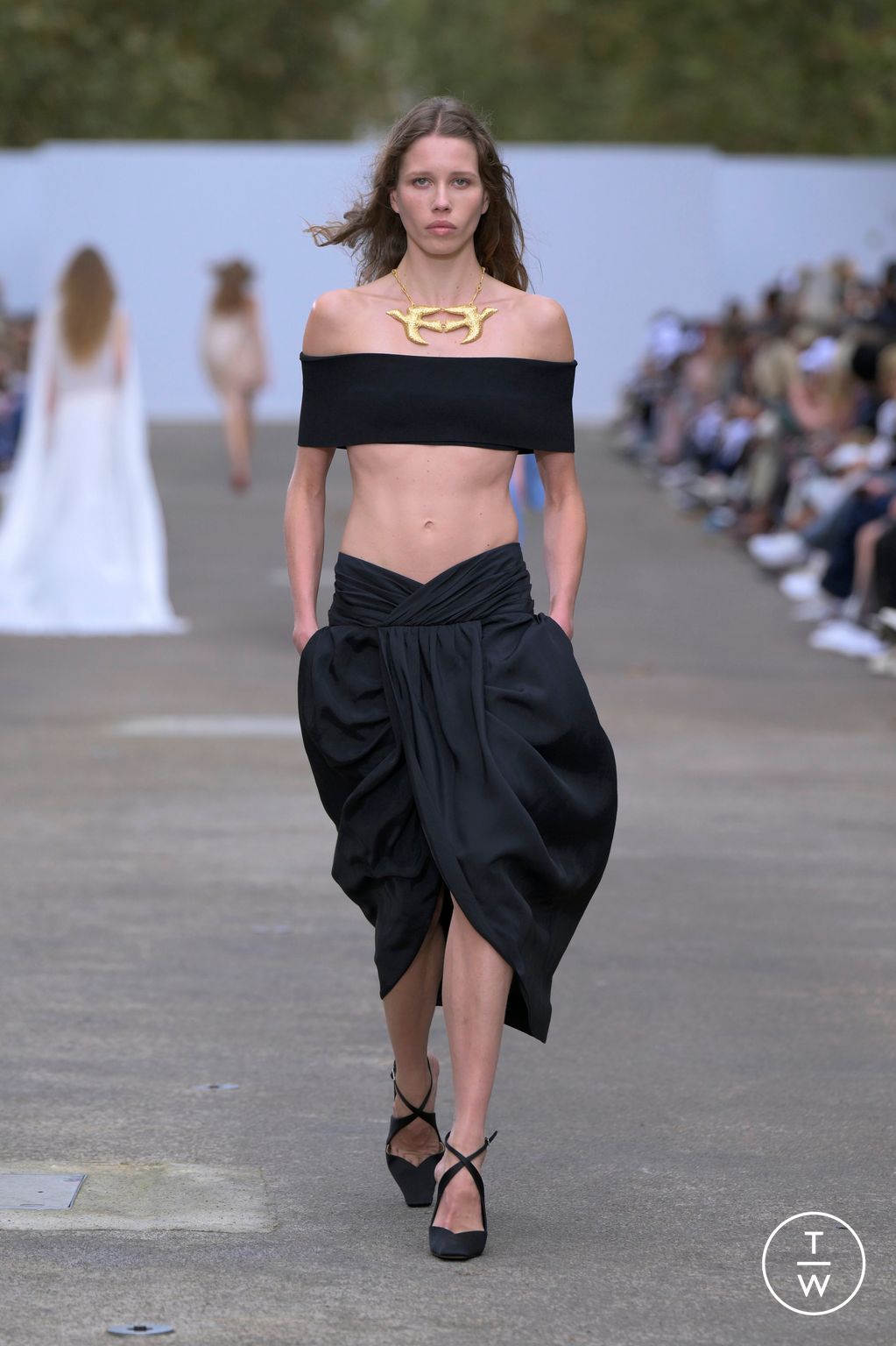 Fashion Week Paris Spring/Summer 2025 look 33 from the Stella McCartney collection womenswear