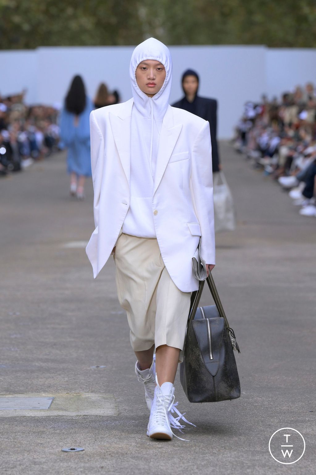 Fashion Week Paris Spring/Summer 2025 look 36 from the Stella McCartney collection womenswear
