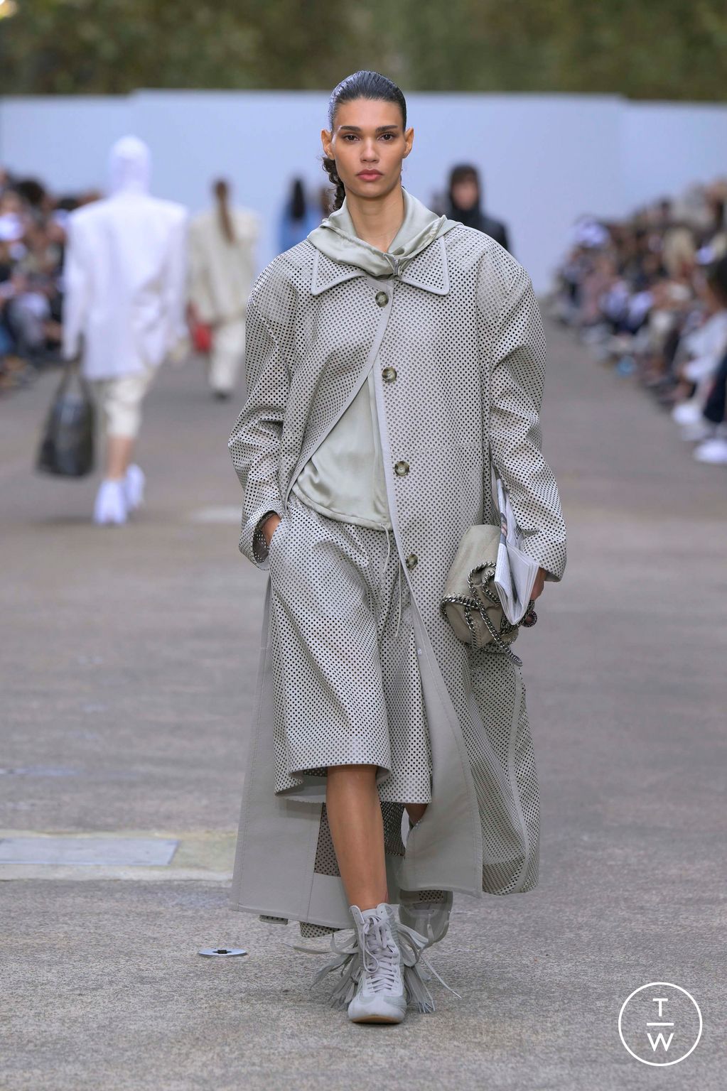 Fashion Week Paris Spring/Summer 2025 look 38 from the Stella McCartney collection womenswear
