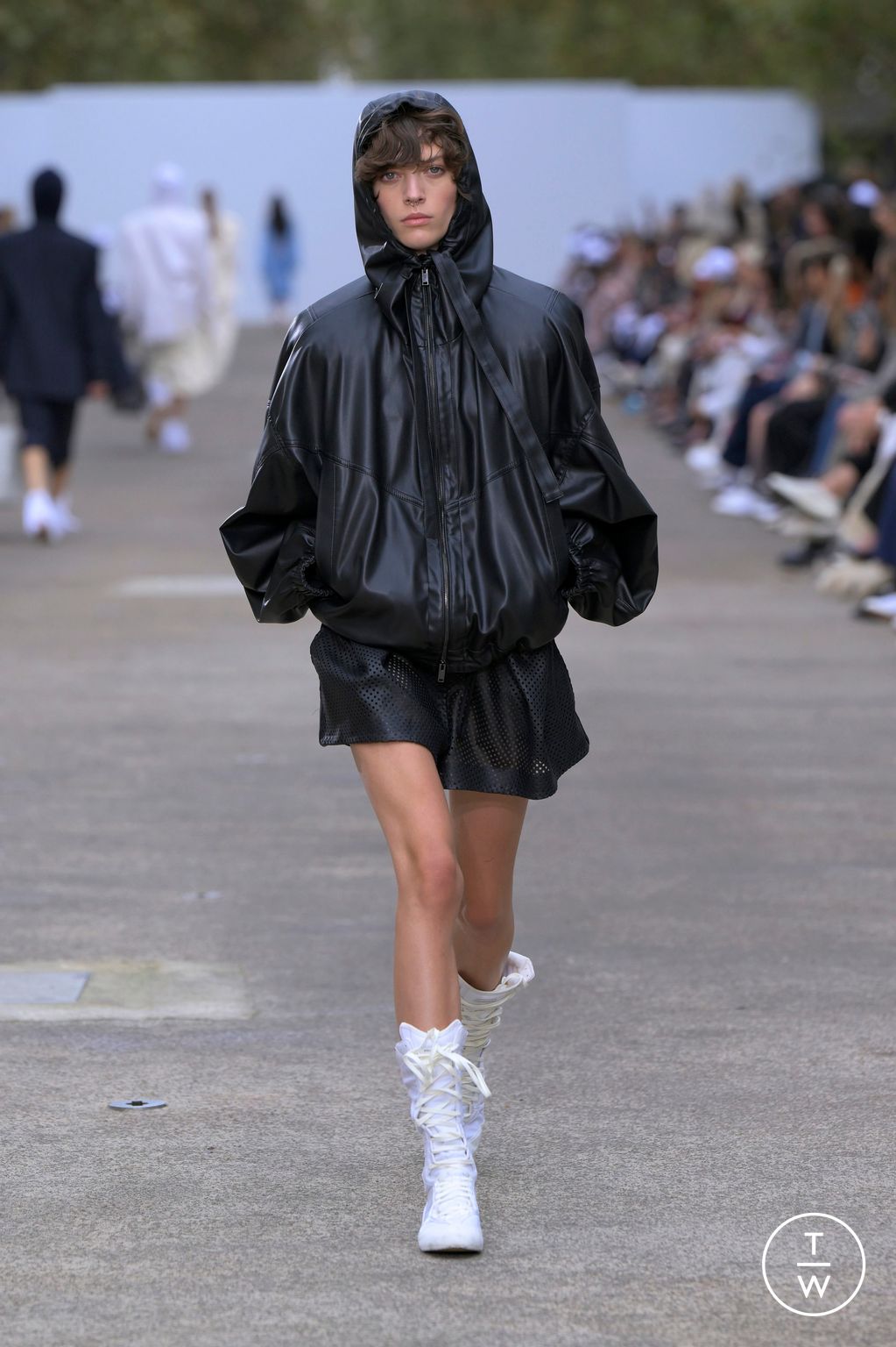 Fashion Week Paris Spring/Summer 2025 look 39 from the Stella McCartney collection womenswear