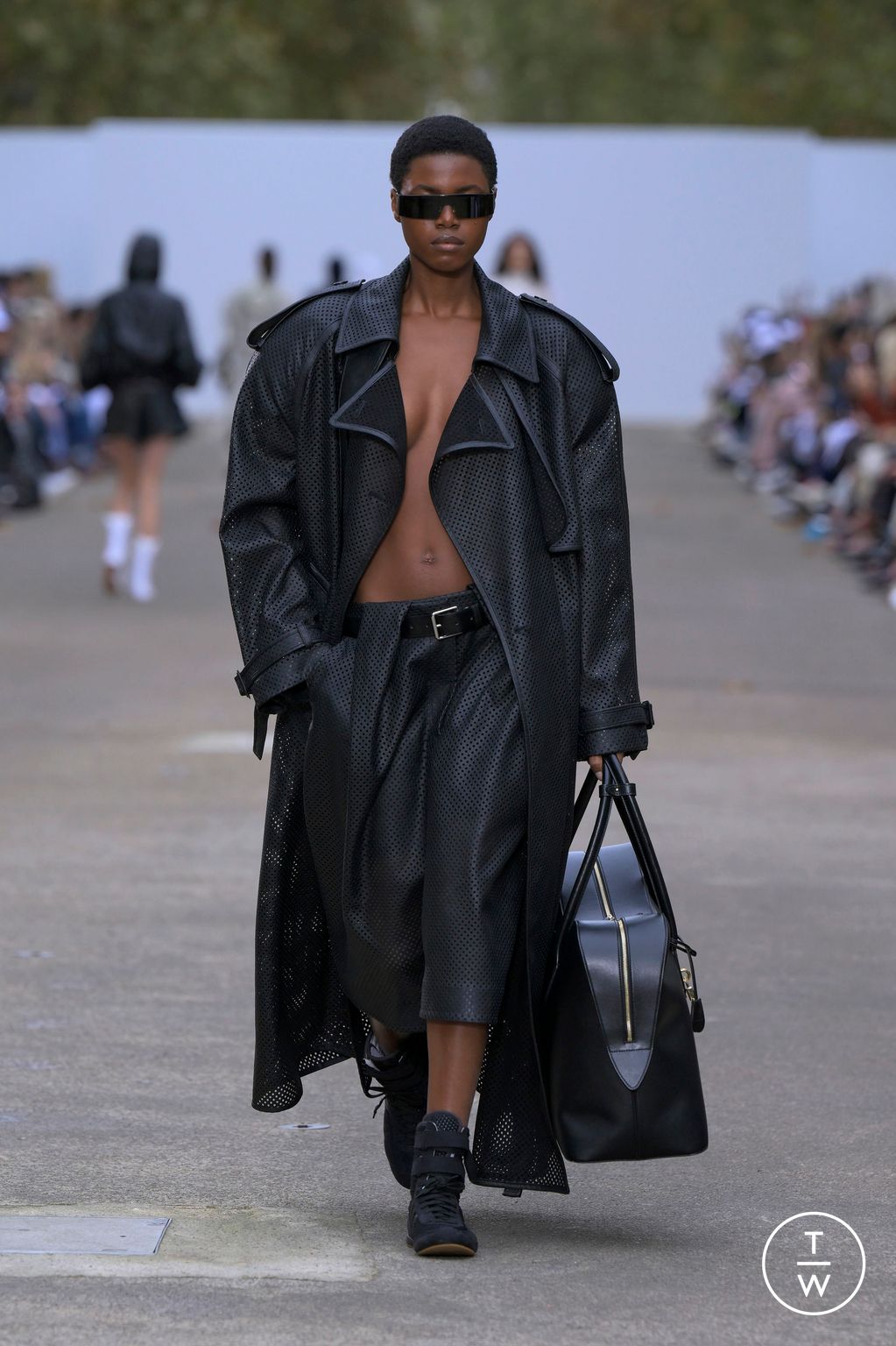 Fashion Week Paris Spring/Summer 2025 look 41 from the Stella McCartney collection womenswear