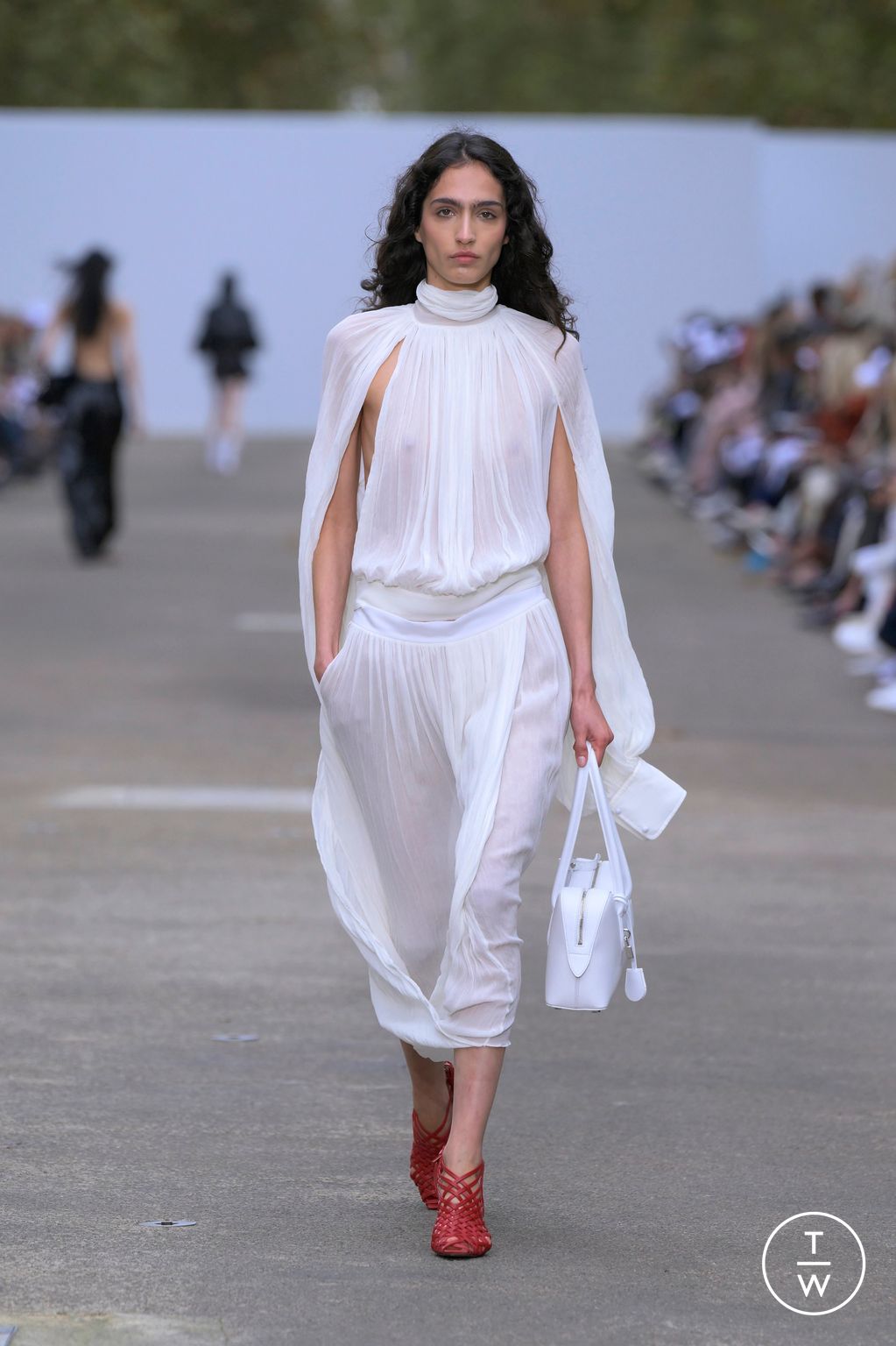 Fashion Week Paris Spring-Summer 2025 look 42 from the Stella McCartney collection womenswear