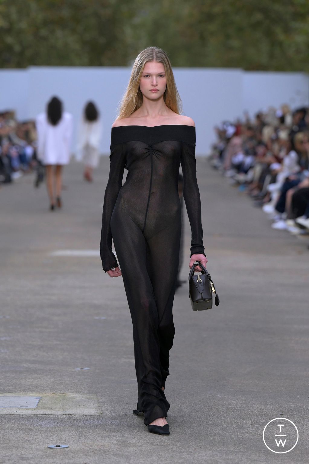 Fashion Week Paris Spring/Summer 2025 look 45 from the Stella McCartney collection womenswear