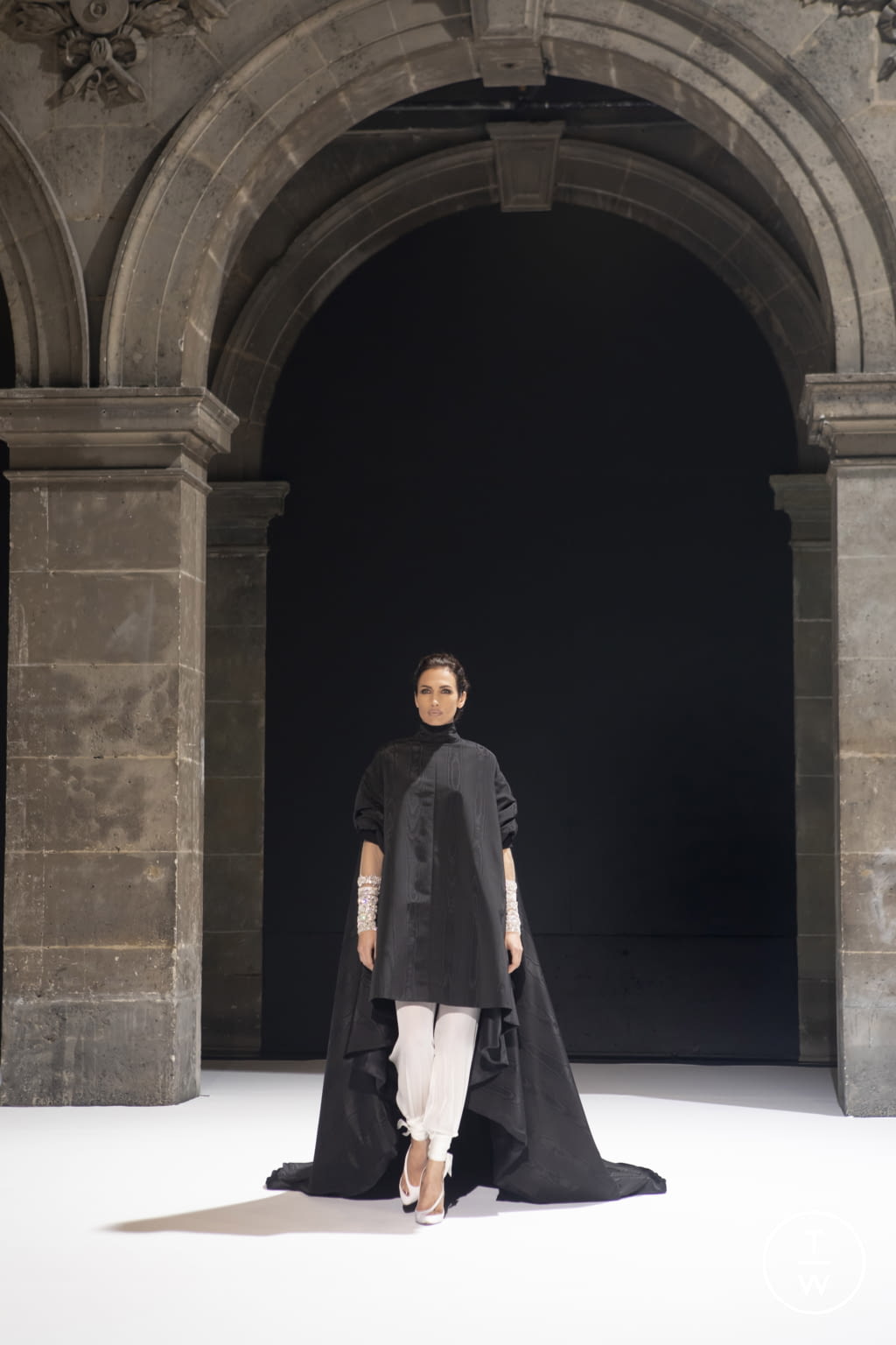 Fashion Week Paris Spring/Summer 2021 look 1 from the Stephane Rolland collection 高级定制