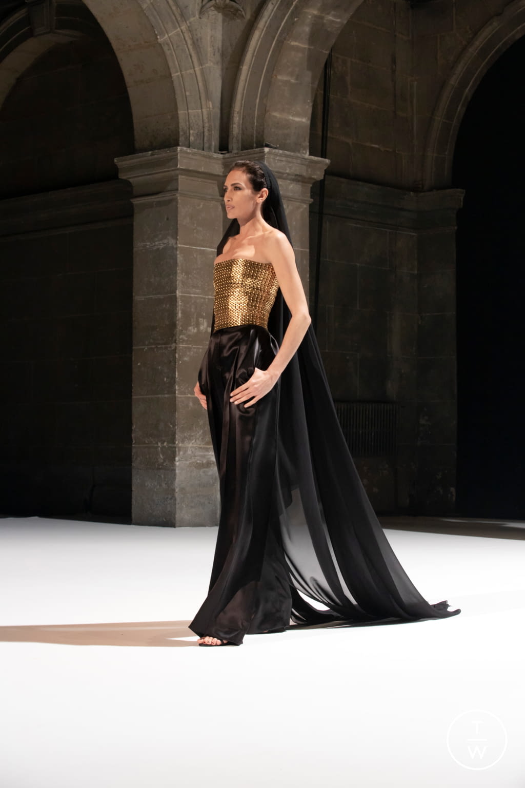 Fashion Week Paris Spring/Summer 2021 look 5 from the Stephane Rolland collection couture