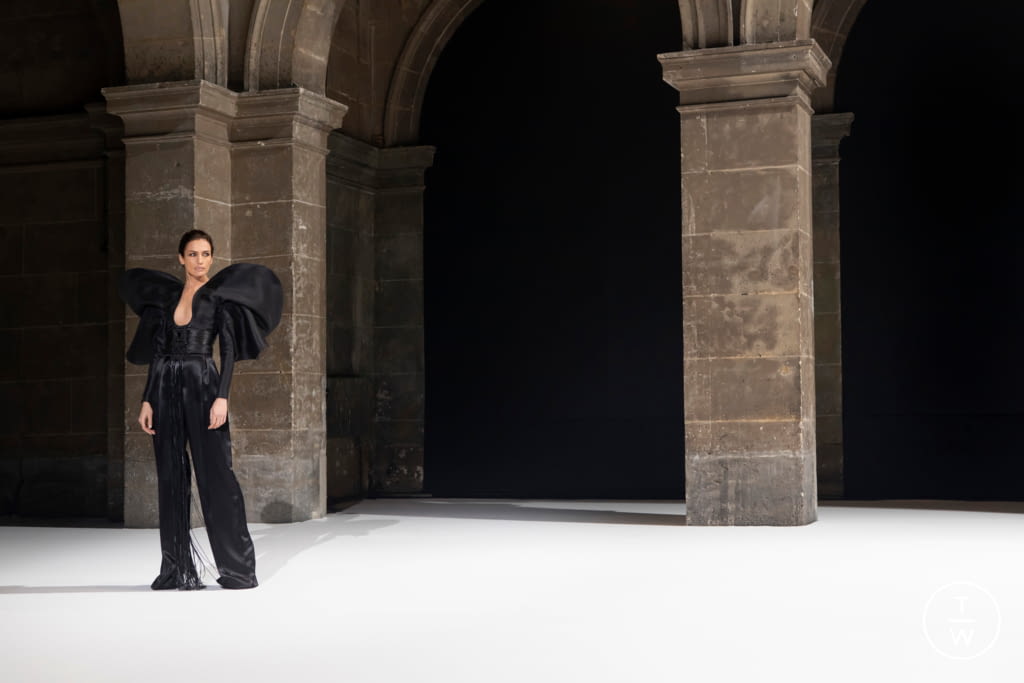 Fashion Week Paris Spring/Summer 2021 look 7 from the Stephane Rolland collection couture
