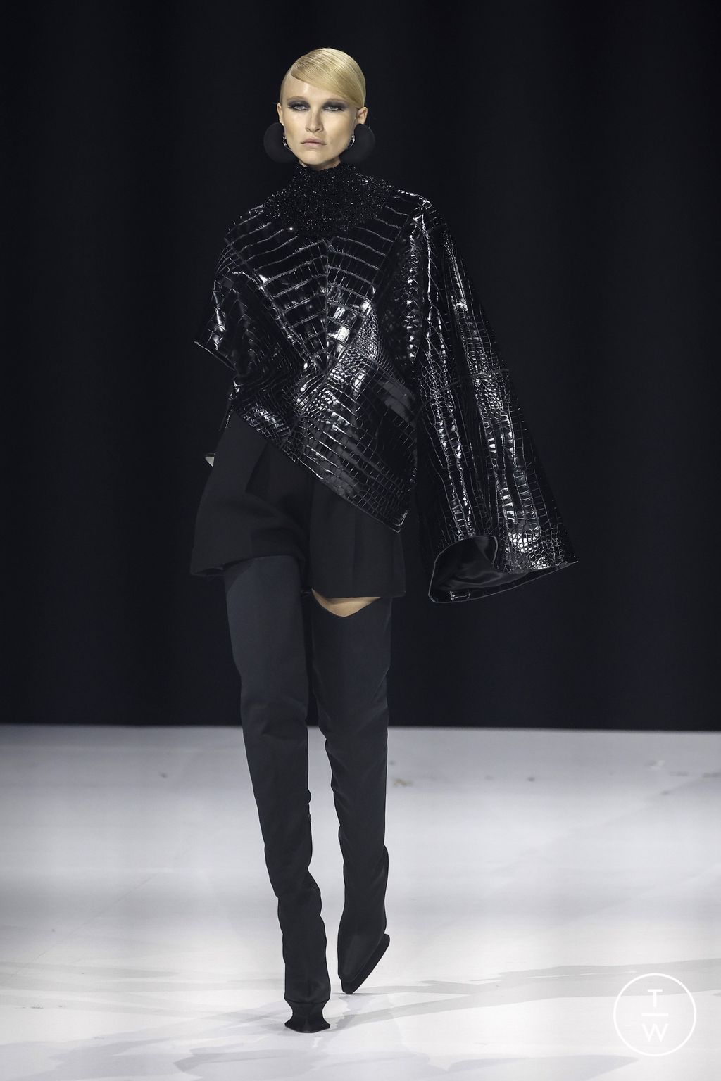 Fashion Week Paris Fall/Winter 2022 look 3 from the Stephane Rolland collection couture