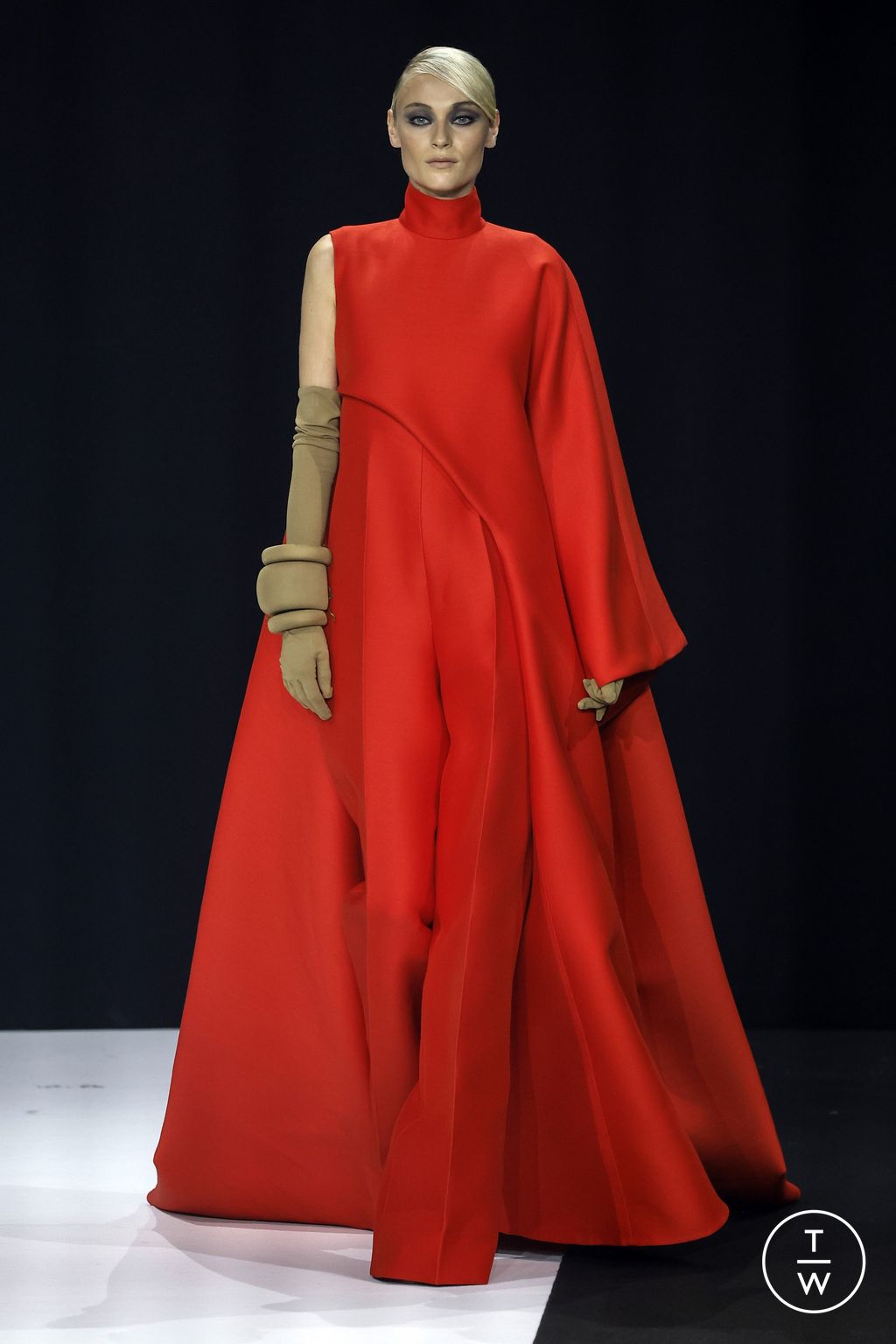 Fashion Week Paris Fall/Winter 2022 look 5 from the Stephane Rolland collection 高级定制