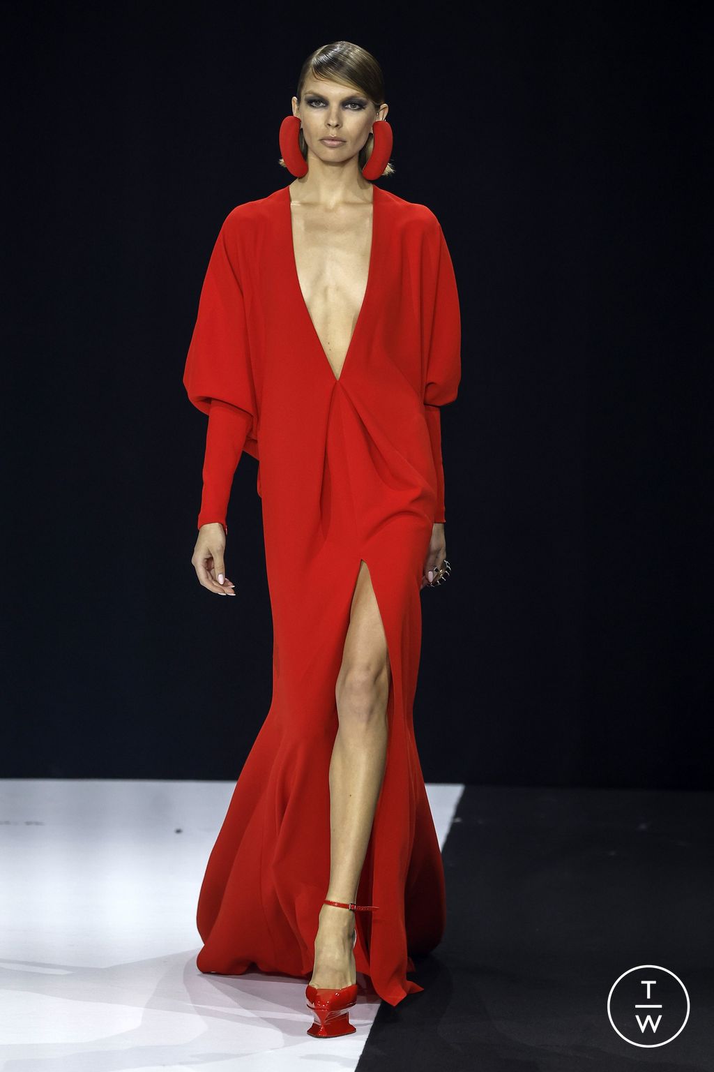Fashion Week Paris Fall/Winter 2022 look 7 from the Stephane Rolland collection couture