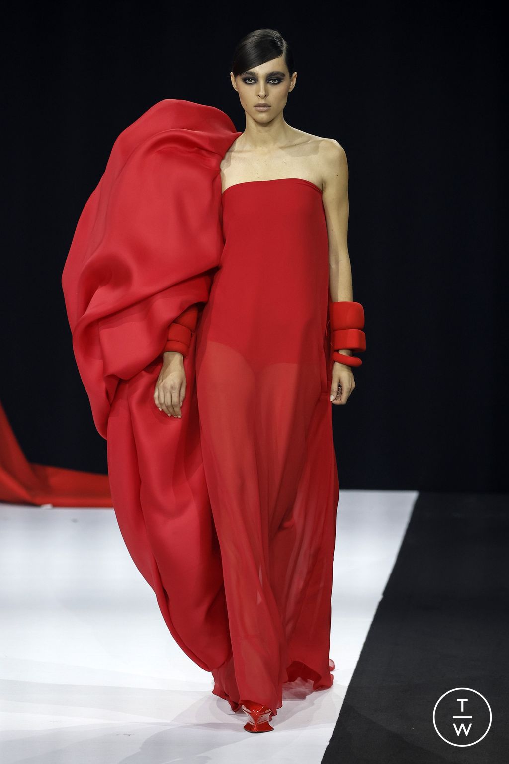 Fashion Week Paris Fall/Winter 2022 look 10 from the Stephane Rolland collection couture