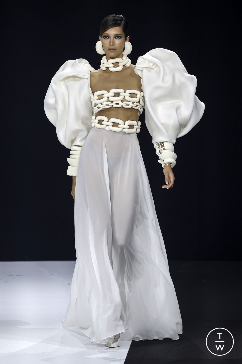 Fashion Week Paris Fall/Winter 2022 look 13 from the Stephane Rolland collection couture