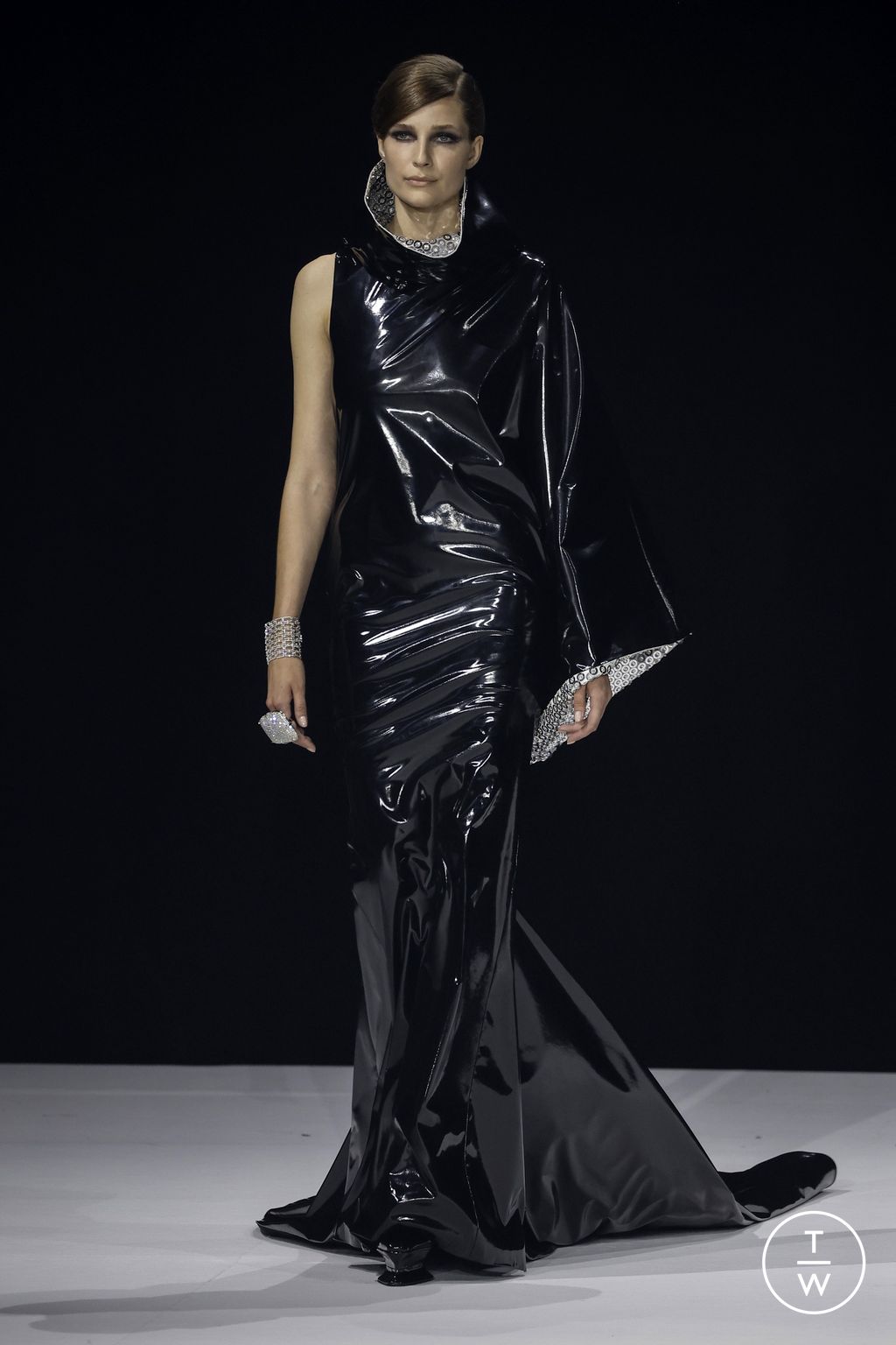 Fashion Week Paris Fall/Winter 2022 look 15 from the Stephane Rolland collection couture