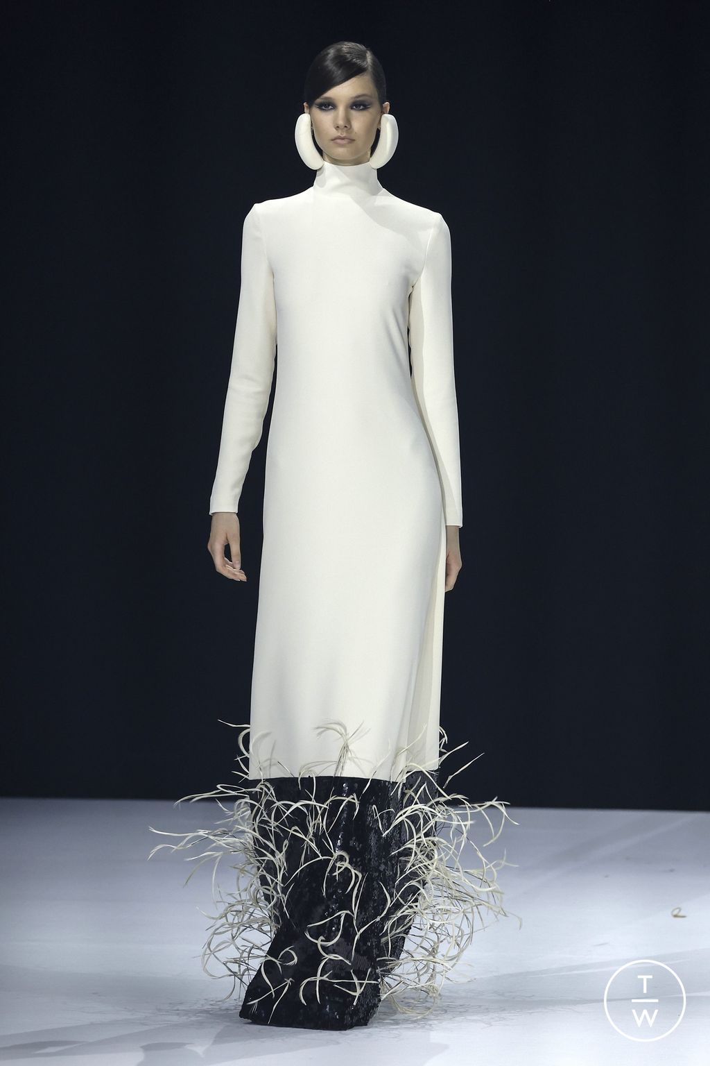 Fashion Week Paris Fall/Winter 2022 look 16 from the Stephane Rolland collection couture