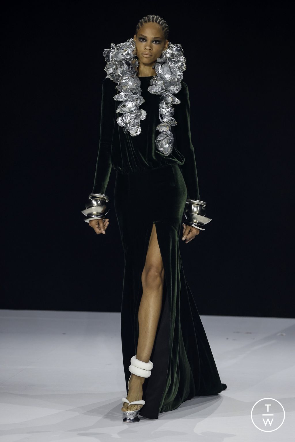 Fashion Week Paris Fall/Winter 2022 look 20 from the Stephane Rolland collection couture