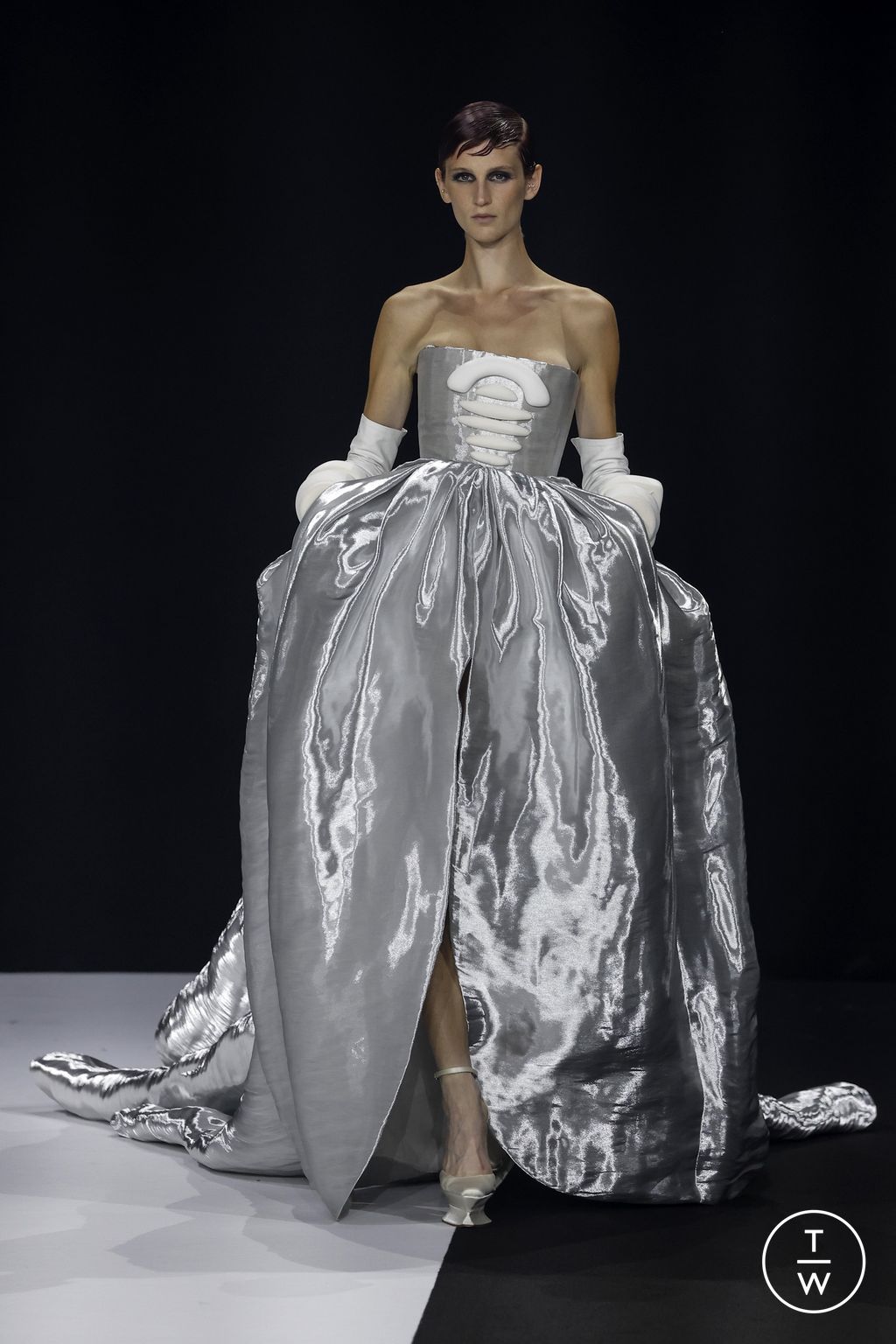 Fashion Week Paris Fall/Winter 2022 look 21 de la collection Stephane Rolland couture