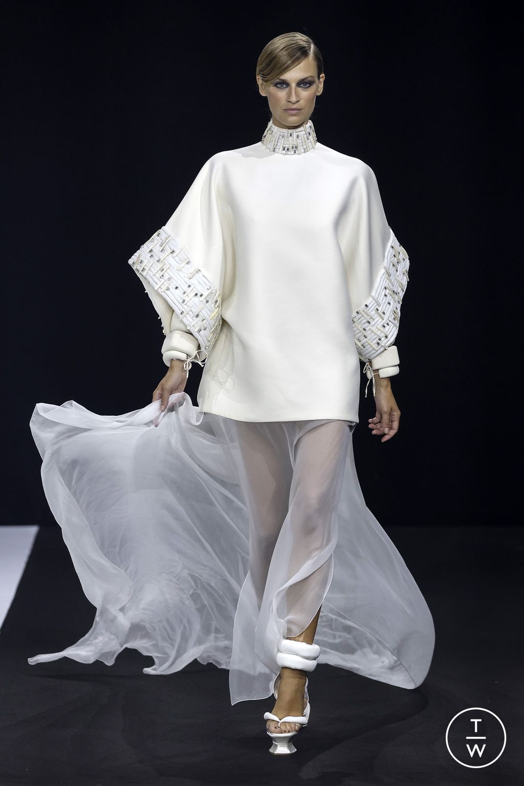 Fashion Week Paris Fall/Winter 2022 look 27 from the Stephane Rolland collection couture