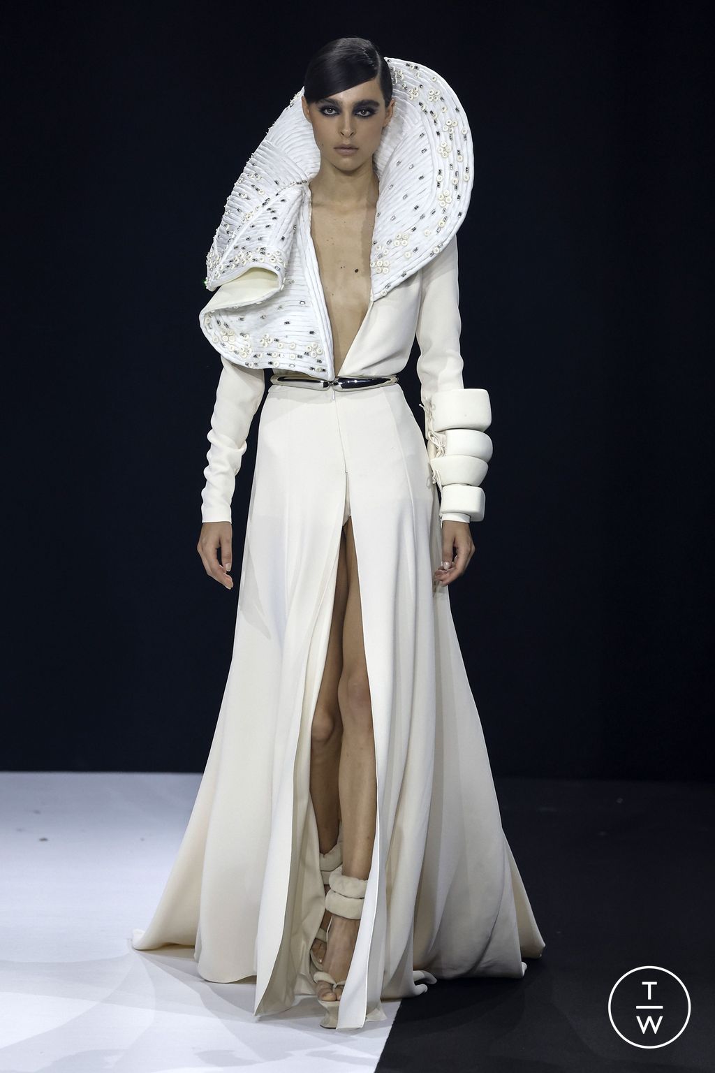 Fashion Week Paris Fall/Winter 2022 look 29 from the Stephane Rolland collection 高级定制