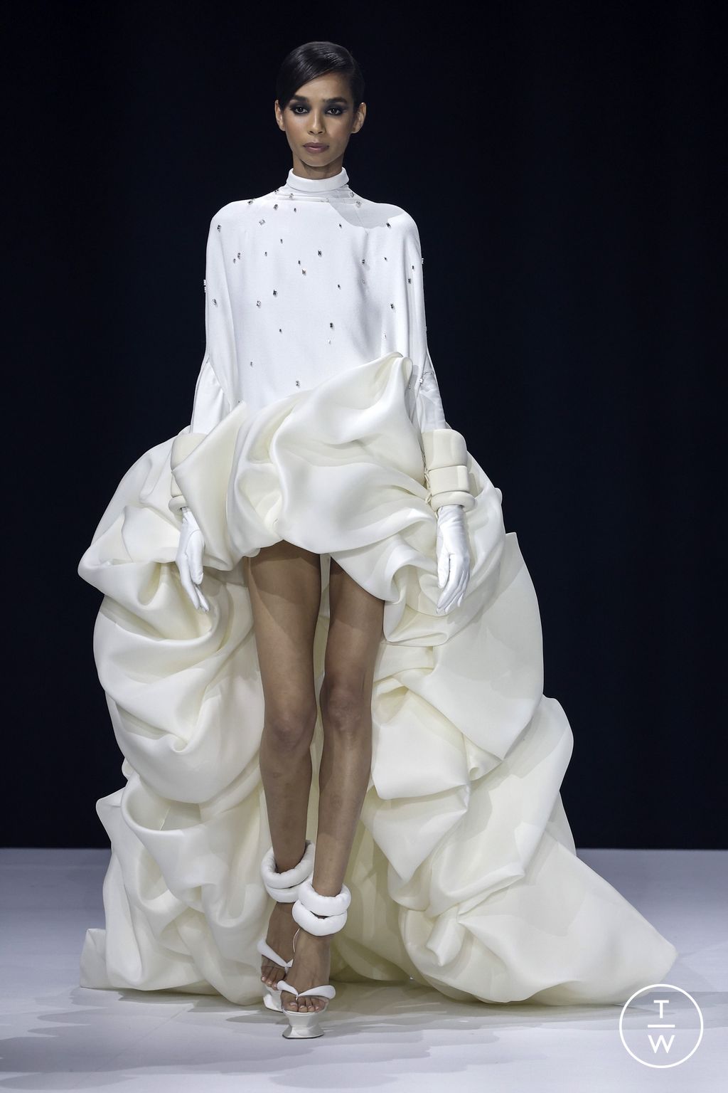 Fashion Week Paris Fall/Winter 2022 look 30 de la collection Stephane Rolland couture