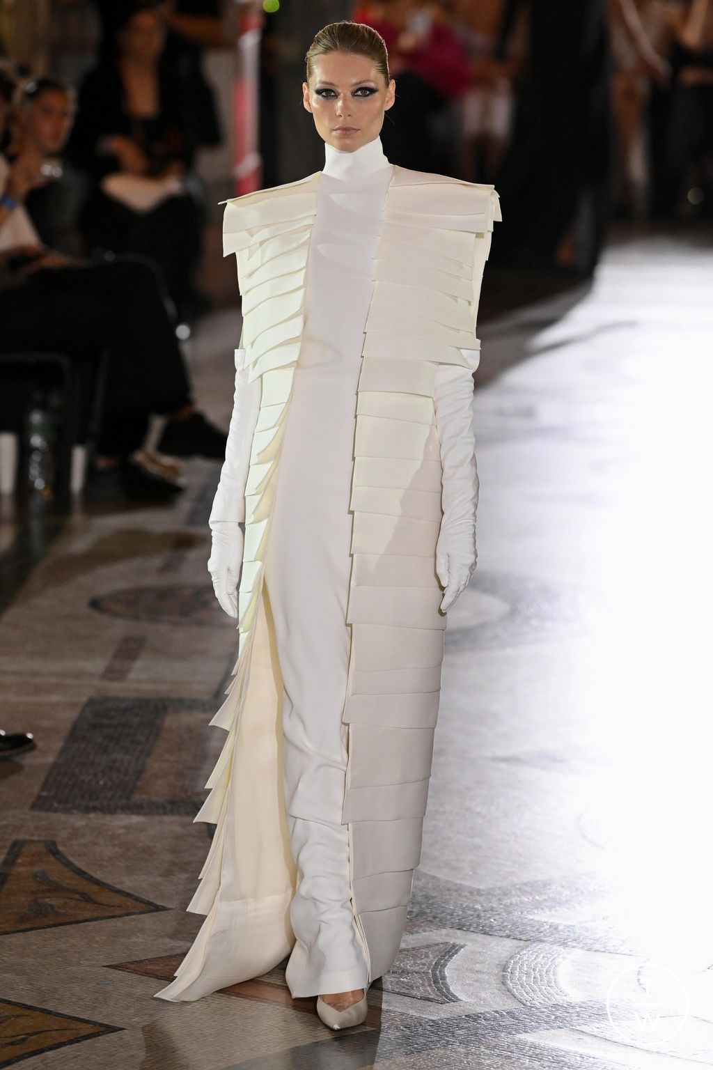 Fashion Week Paris Fall/Winter 2023 look 2 from the Stephane Rolland collection 高级定制