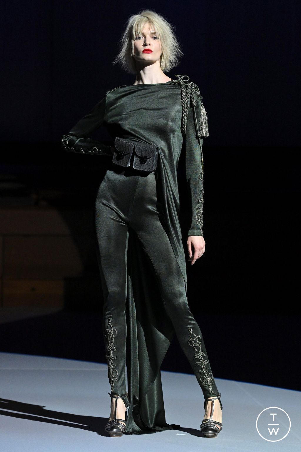 Fashion Week Paris Fall/Winter 2023 look 3 from the Julien Fournié collection 高级定制