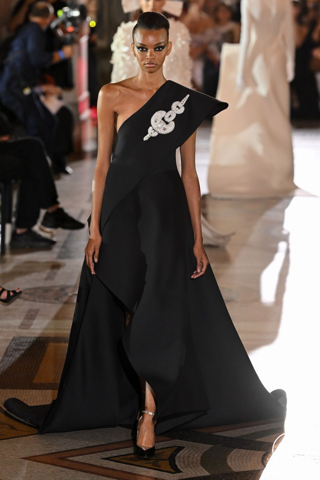 Fashion Week Paris Fall/Winter 2023 look 6 from the Stephane Rolland collection 高级定制