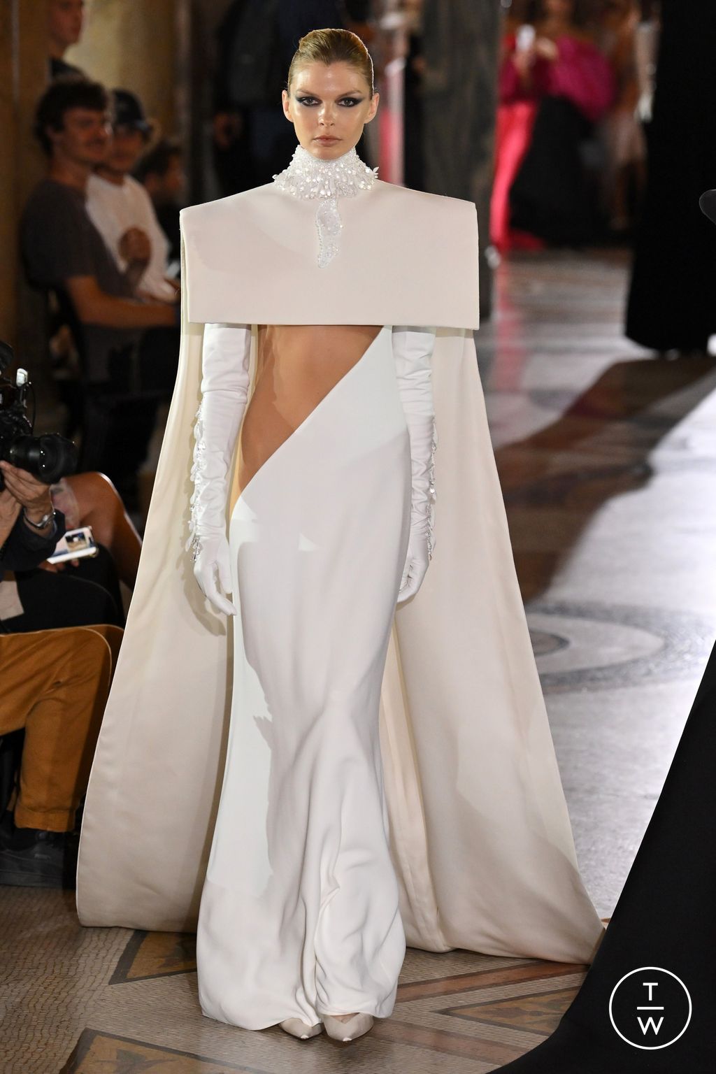 Fashion Week Paris Fall/Winter 2023 look 8 from the Stephane Rolland collection couture