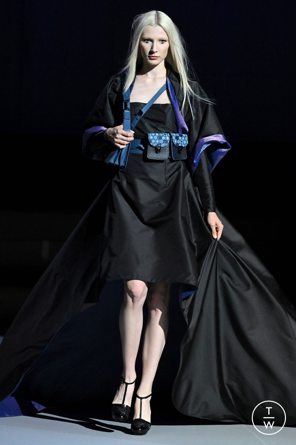 Fashion Week Paris Fall/Winter 2023 look 9 from the Julien Fournié collection 高级定制