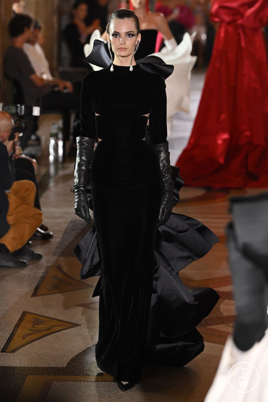 Fashion Week Paris Fall/Winter 2023 look 15 from the Stephane Rolland collection 高级定制