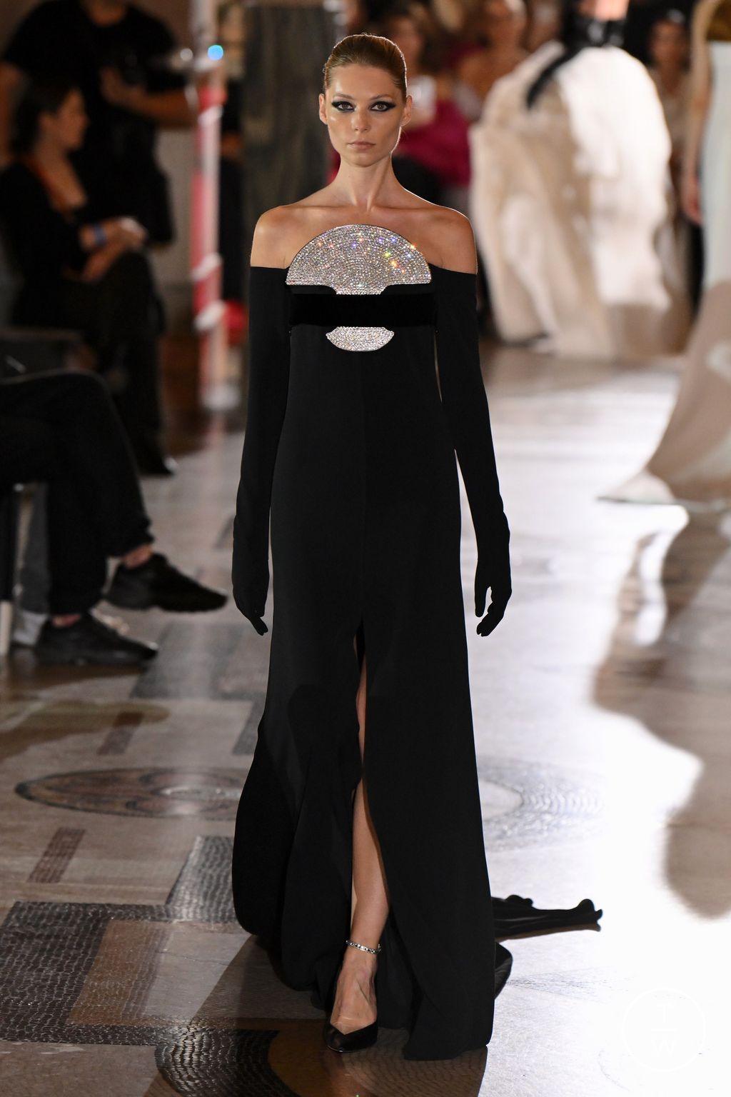 Fashion Week Paris Fall/Winter 2023 look 23 from the Stephane Rolland collection couture