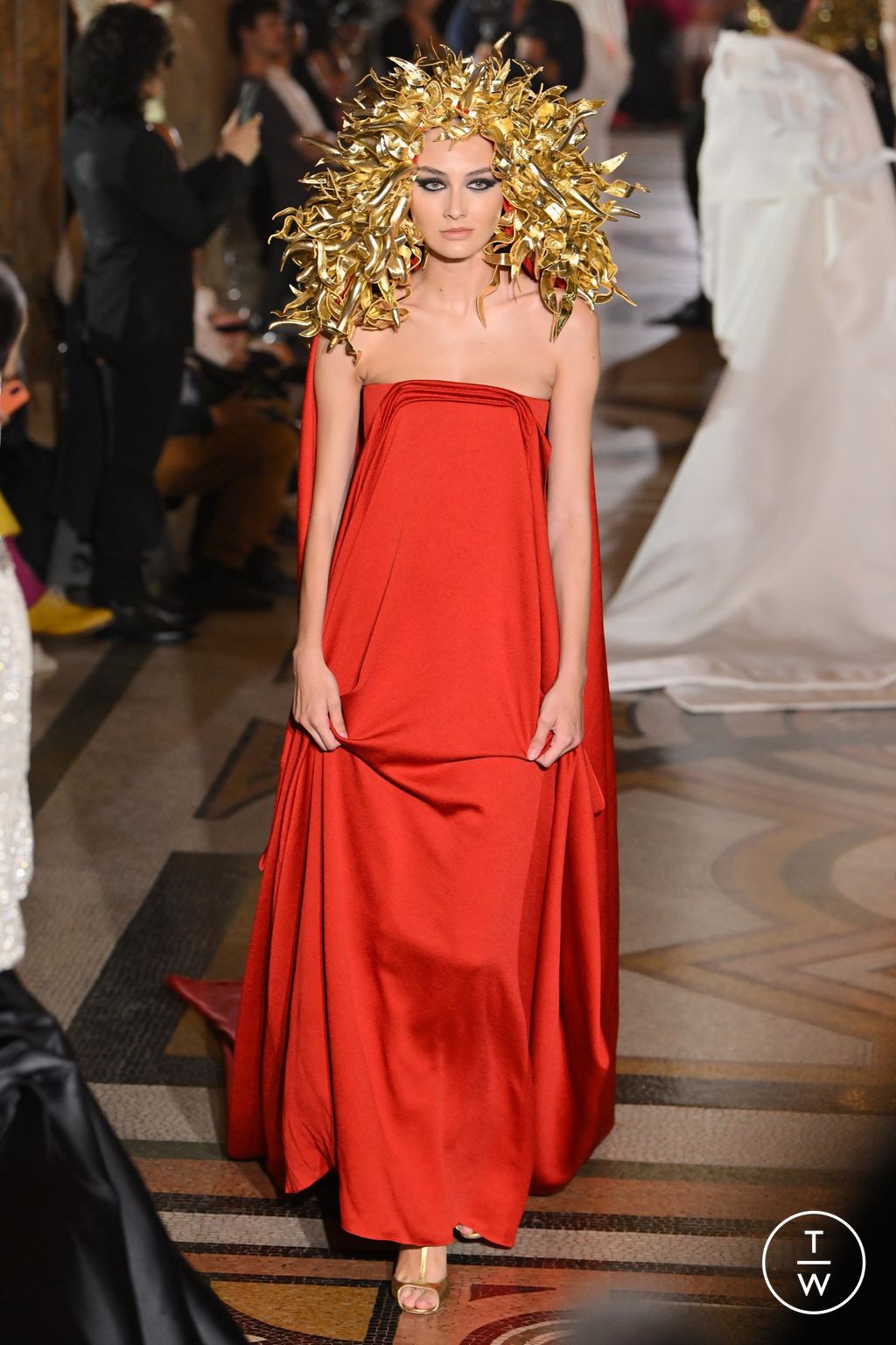 Fashion Week Paris Fall/Winter 2023 look 25 from the Stephane Rolland collection couture