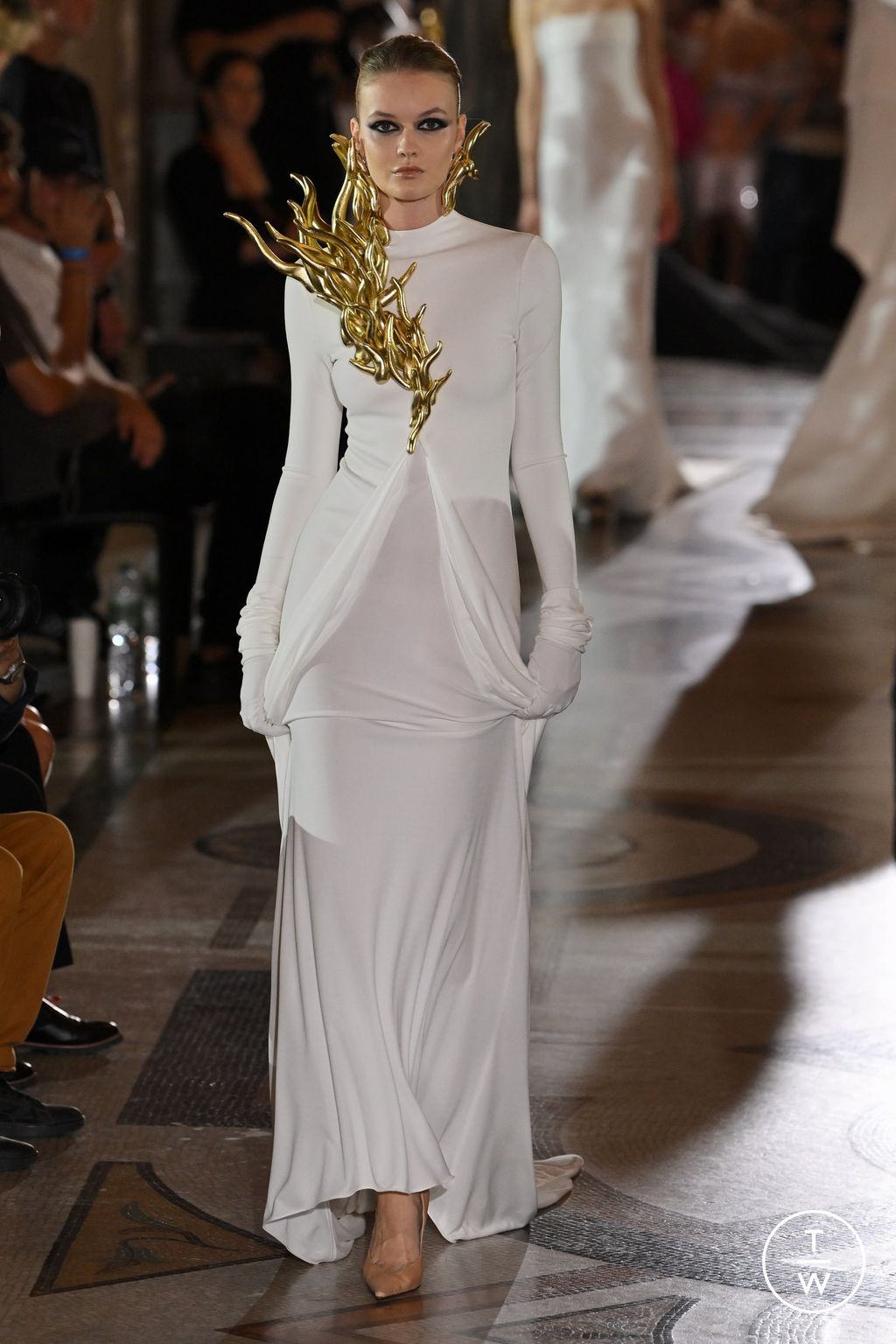 Fashion Week Paris Fall/Winter 2023 look 26 from the Stephane Rolland collection couture