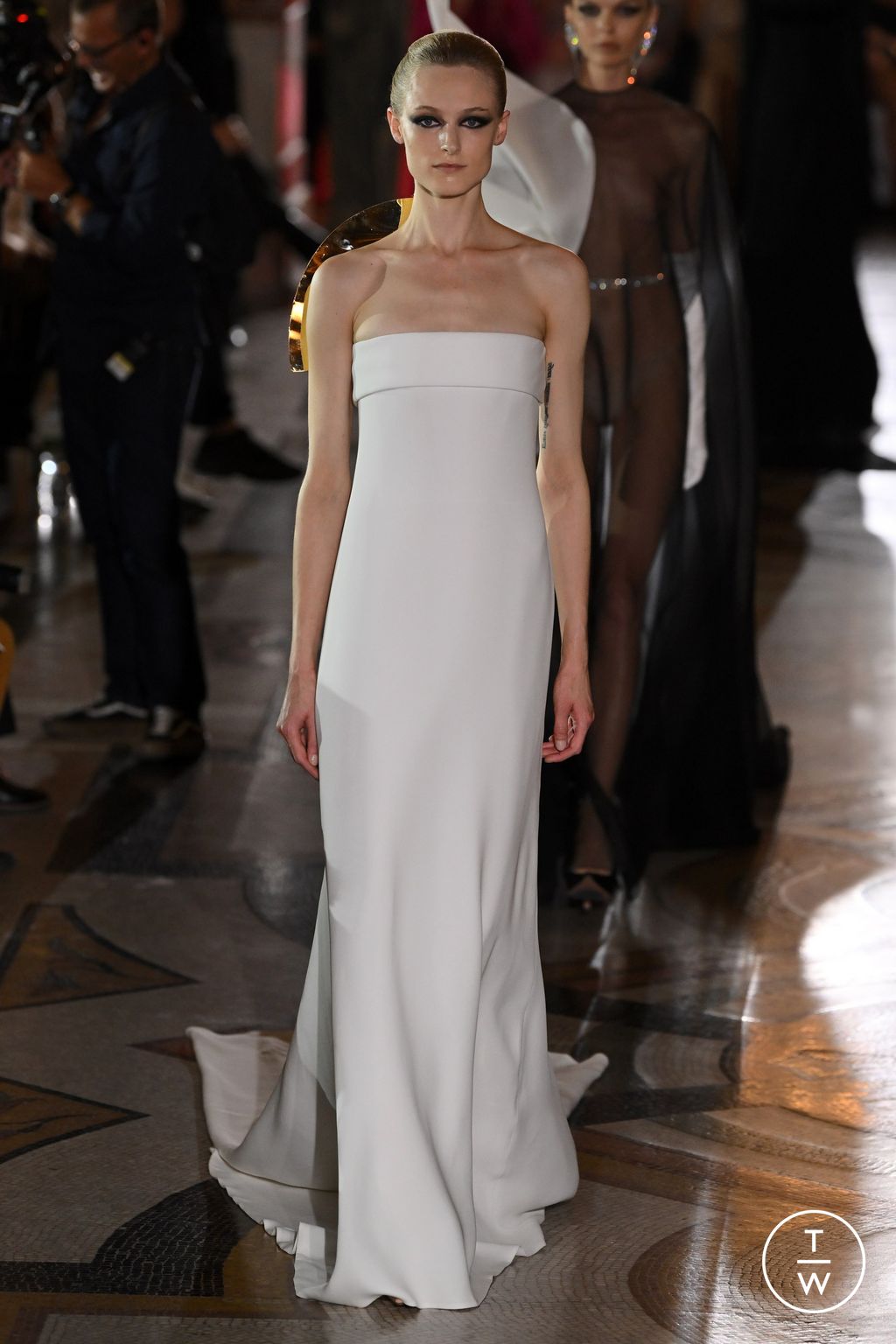 Fashion Week Paris Fall/Winter 2023 look 27 from the Stephane Rolland collection couture