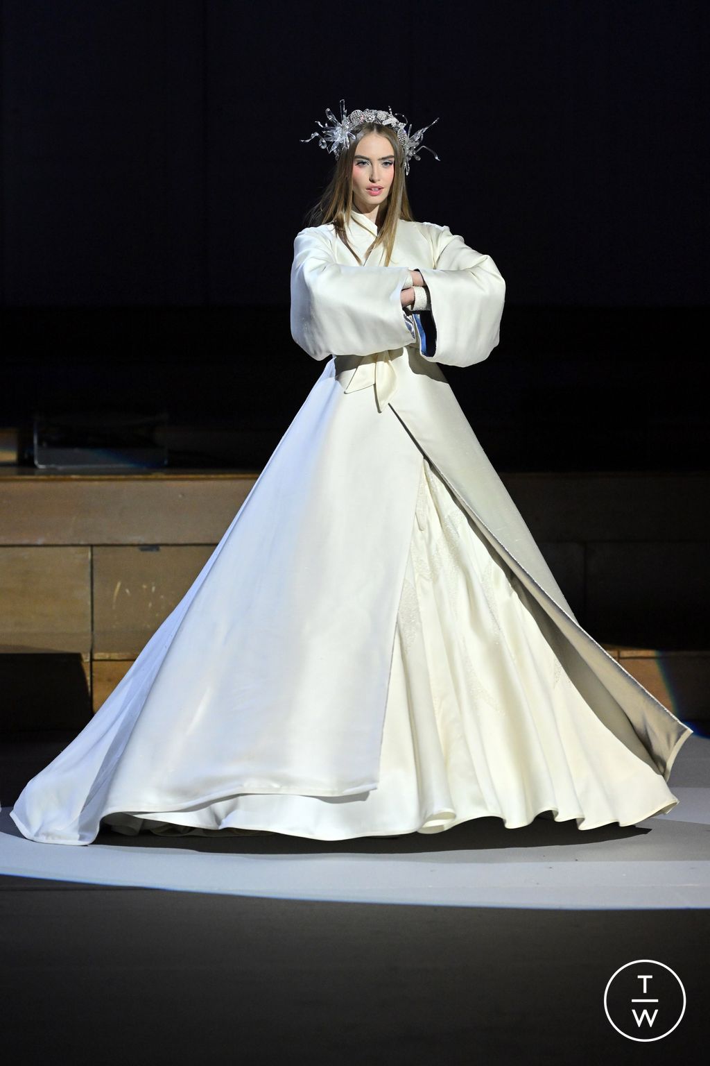 Fashion Week Paris Fall/Winter 2023 look 27 de la collection Julien Fournié couture