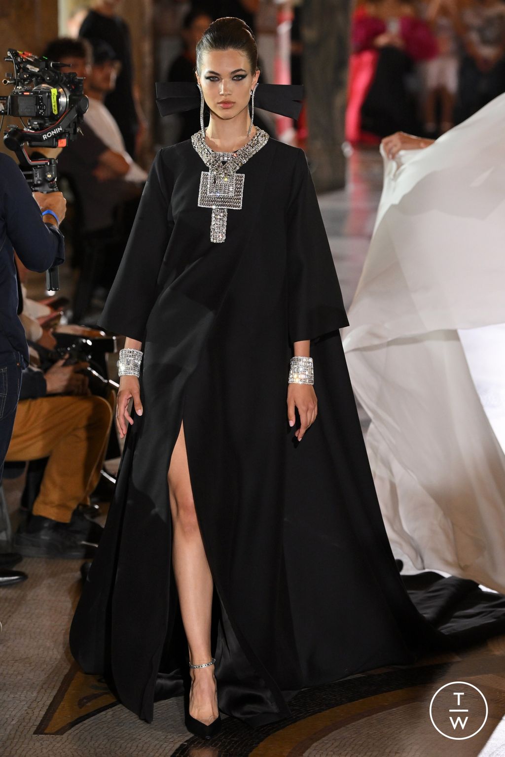 Fashion Week Paris Fall/Winter 2023 look 29 from the Stephane Rolland collection couture