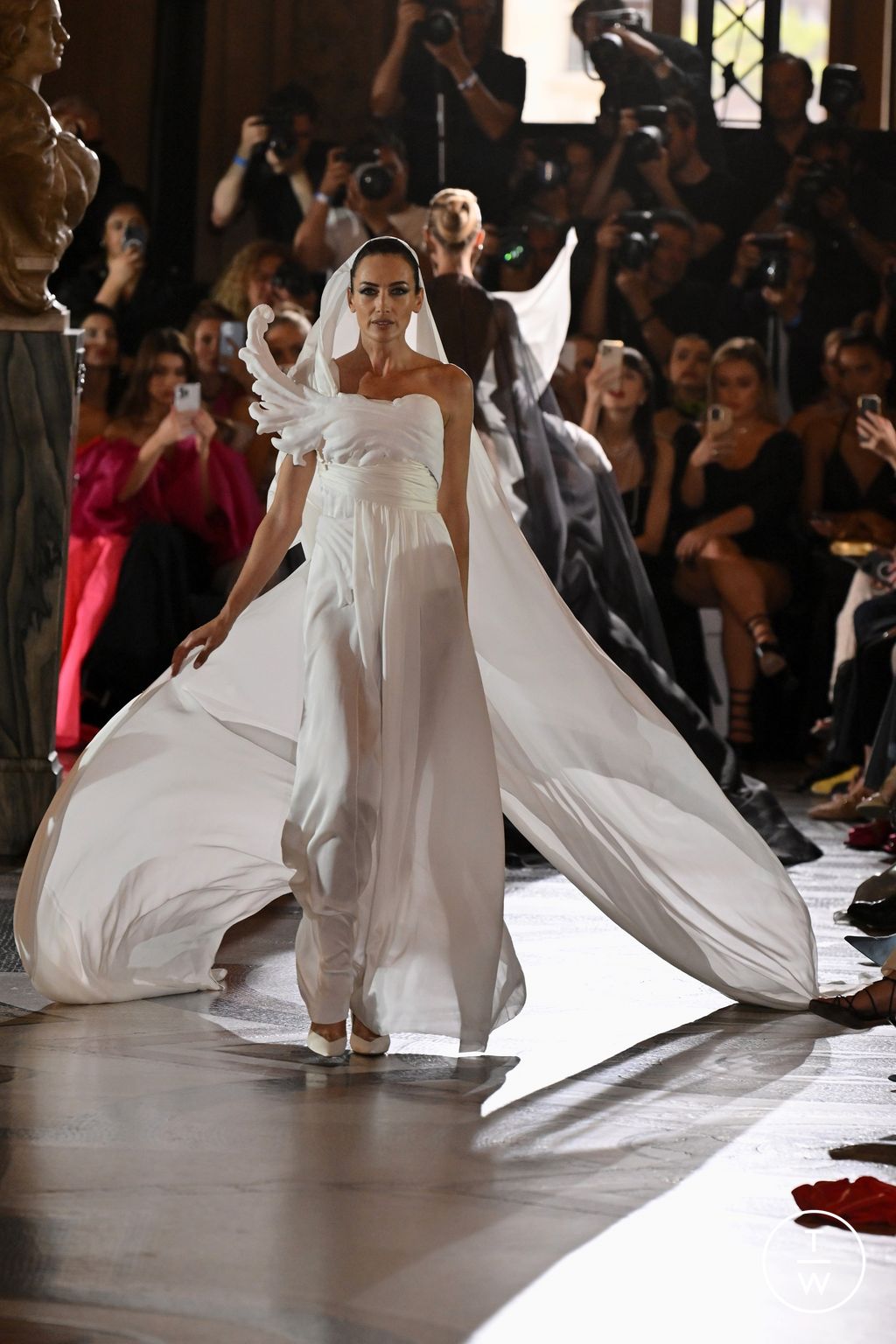 Fashion Week Paris Fall/Winter 2023 look 31 from the Stephane Rolland collection couture