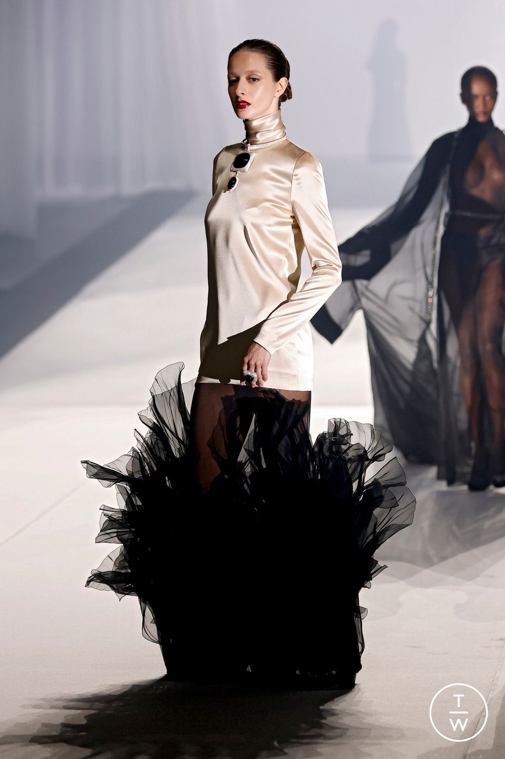 Fashion Week Paris Fall/Winter 2024 look 14 from the Stephane Rolland collection couture