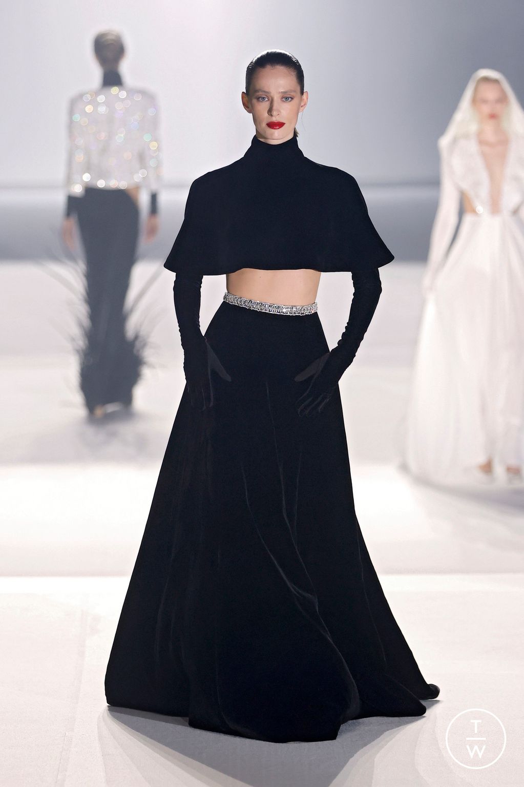 Fashion Week Paris Fall/Winter 2024 look 22 from the Stephane Rolland collection 高级定制